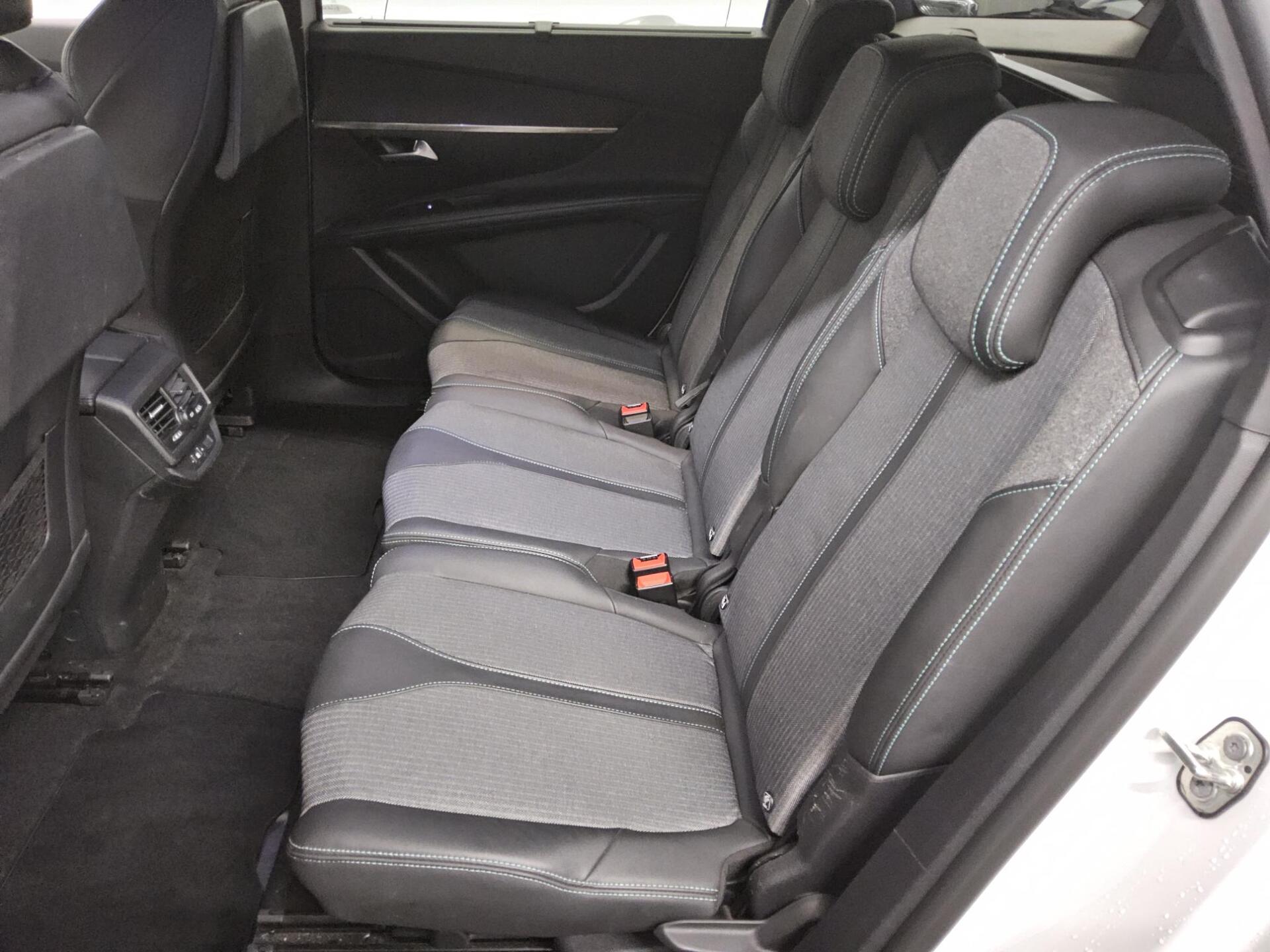 Peugeot 5008 1.2 PureTech Allure 7-Sitze Navi LED RFK 13