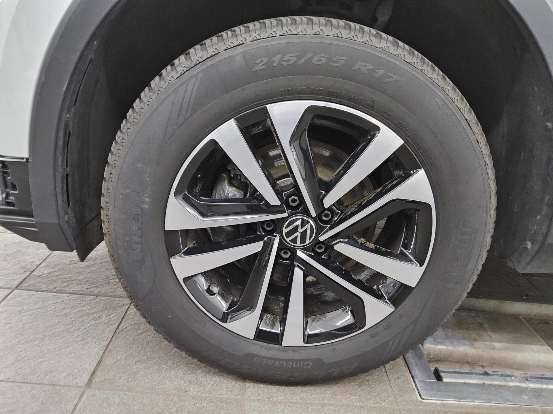 Volkswagen Tiguan 1.5 TSI Comf. Navi AID Pano HuD ACC AHK 11