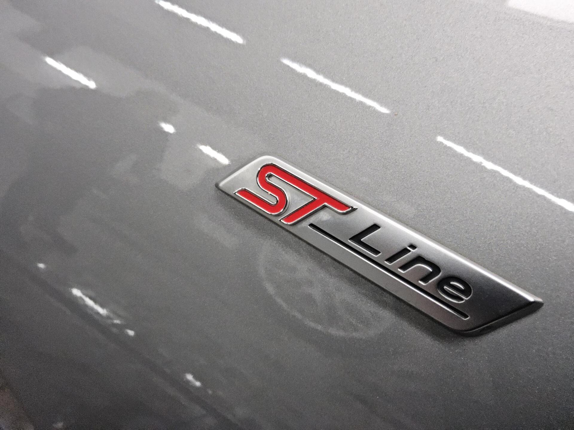 Ford Kuga 2.0 EB ST-Line Navi LED Shz AHK RfK 12