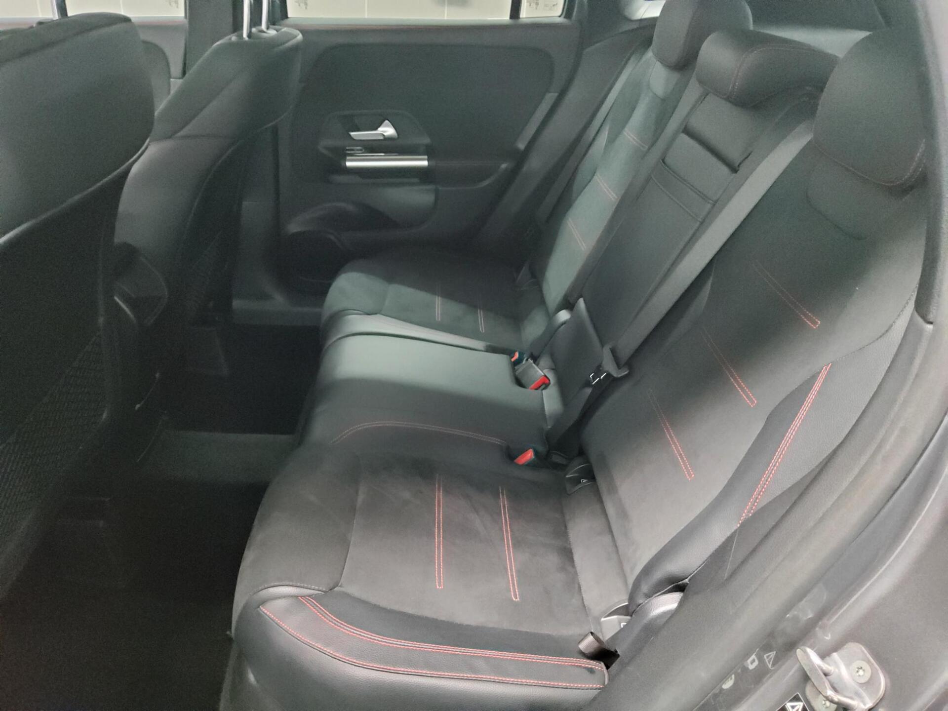 Mercedes-Benz GLA 220 d AMG-Line Navi LED MBUX AHK RFK 13