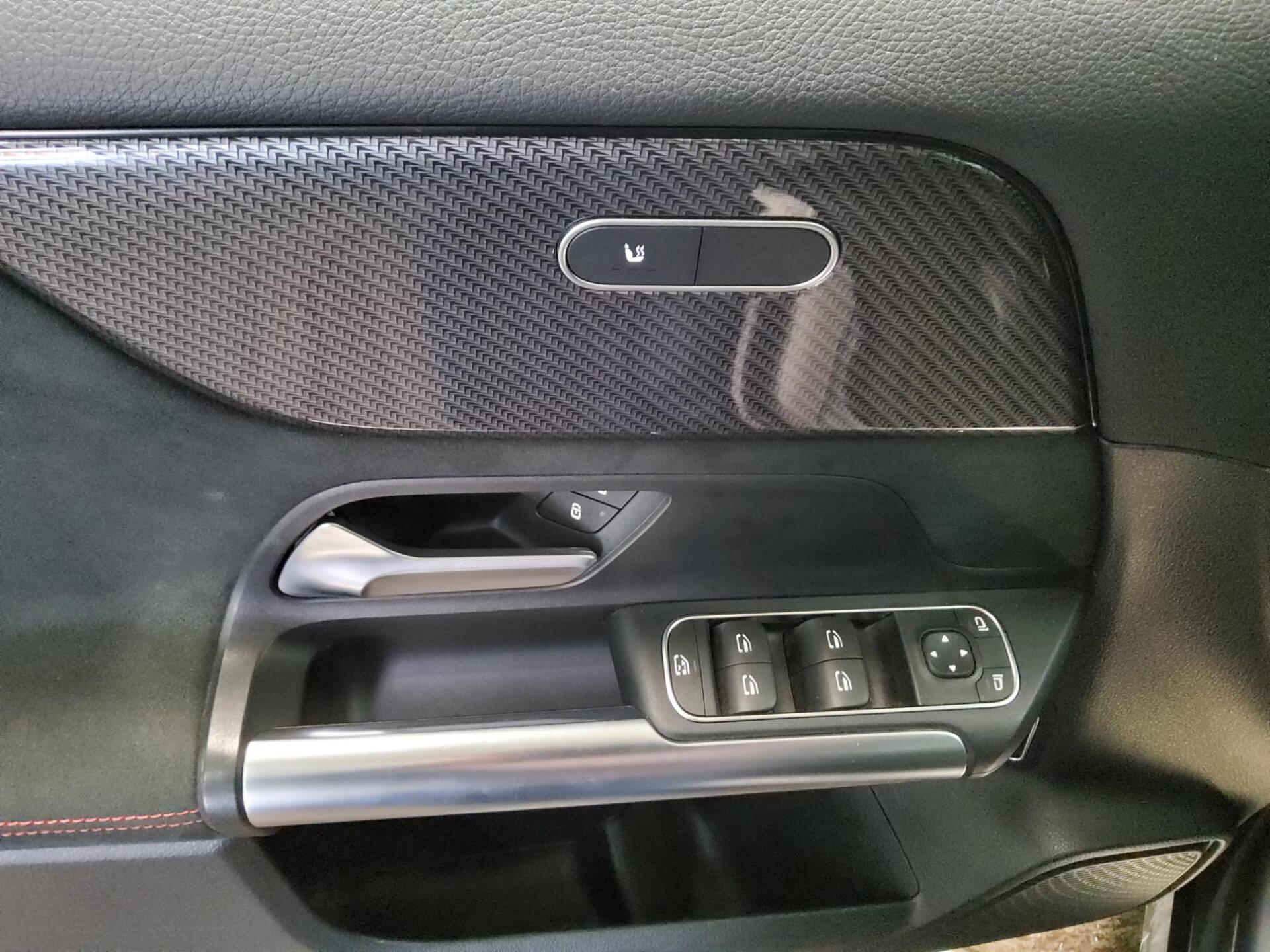 Mercedes-Benz GLA 220 d AMG-Line Navi LED MBUX AHK RFK 10