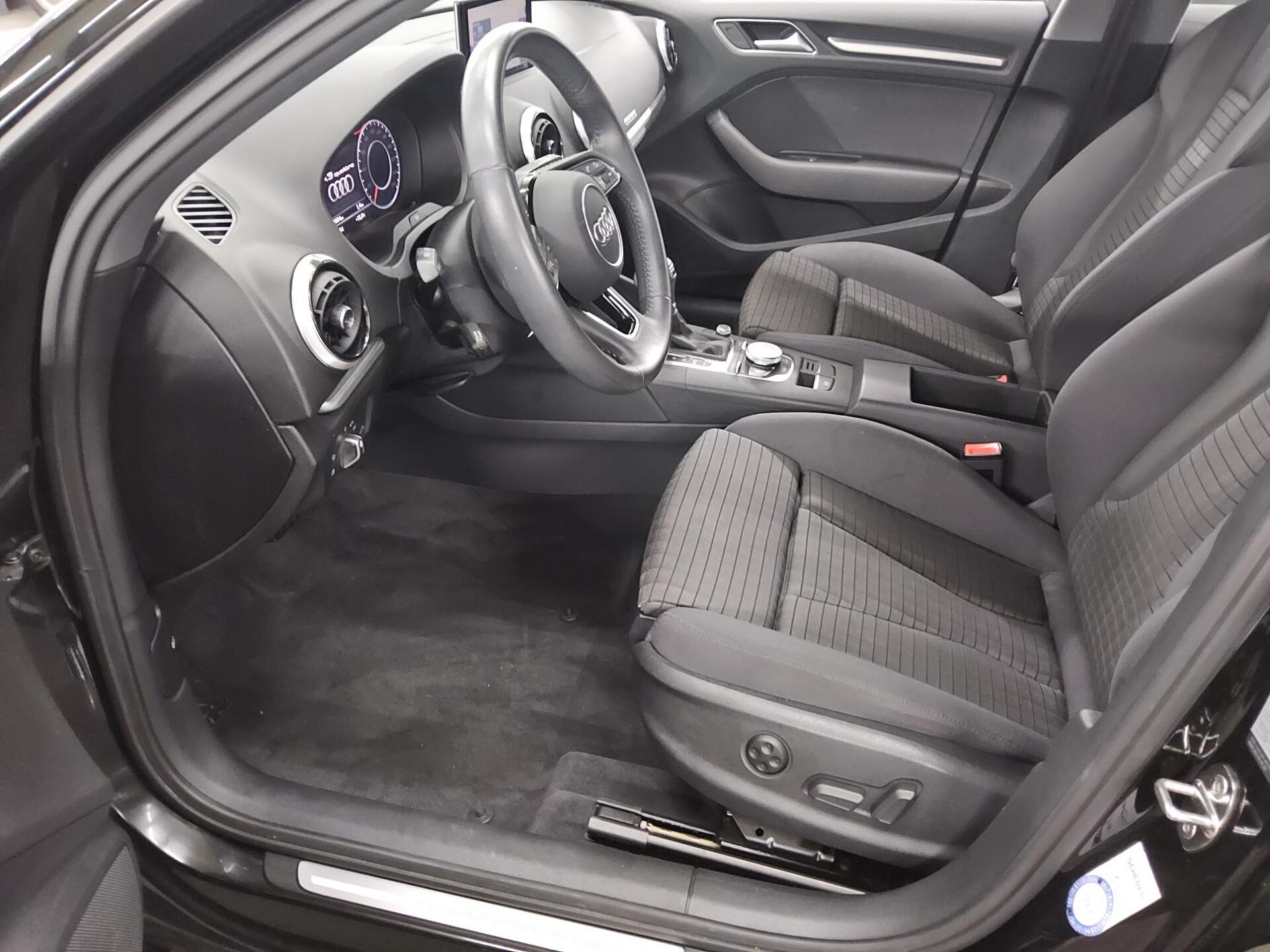 Audi A3 Sportback 40 TFSI Qu. sport Navi Xenon VC 9