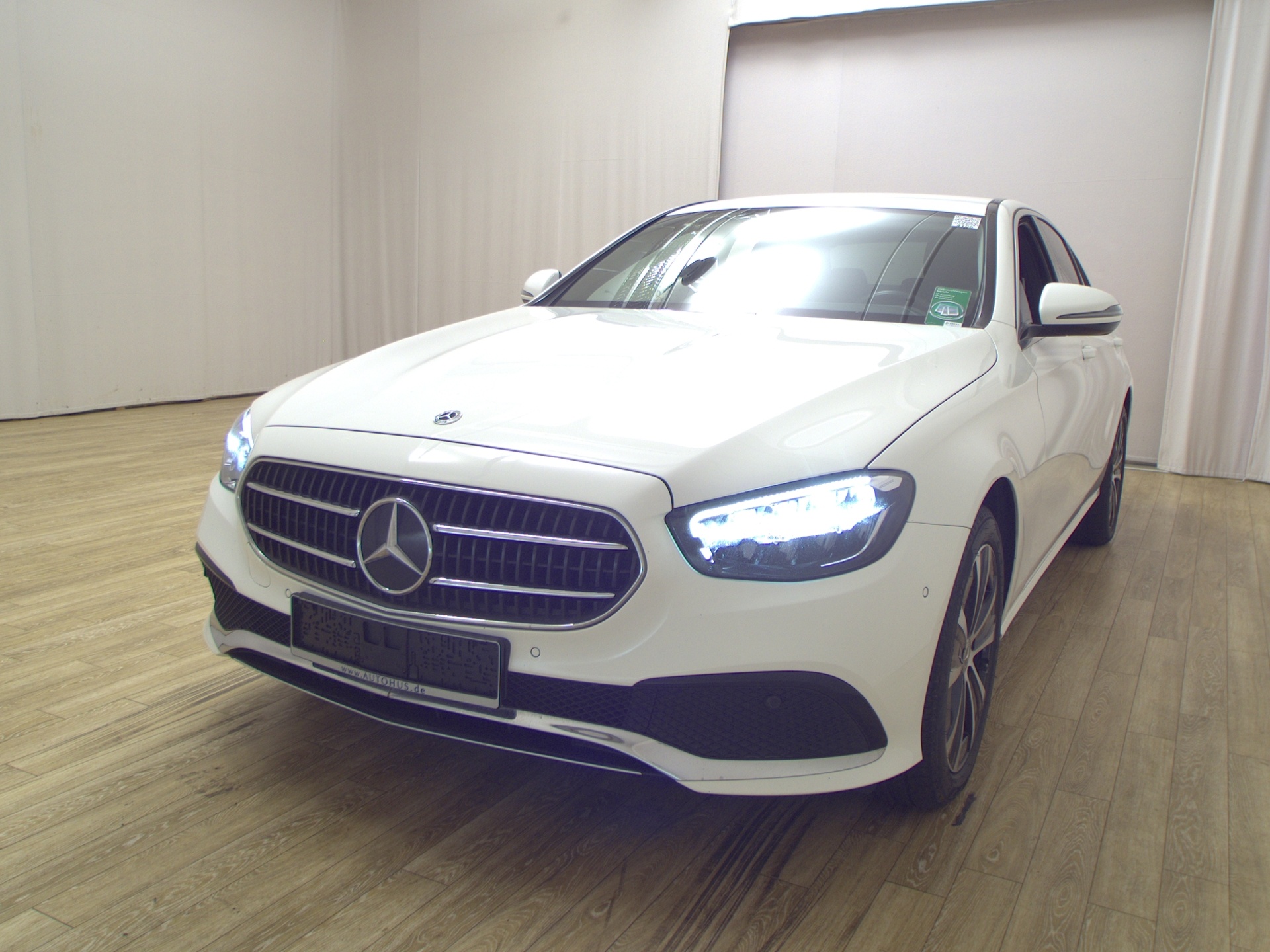 Mercedes-Benz E 300 e Avantgarde Navi LED Widescreen RFK 2