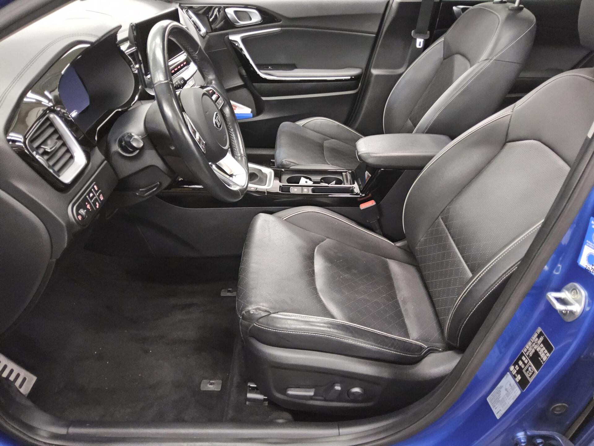 Kia X Ceed 1.6 CRDI Platinum Ed. Navi LED Pano AHK 9