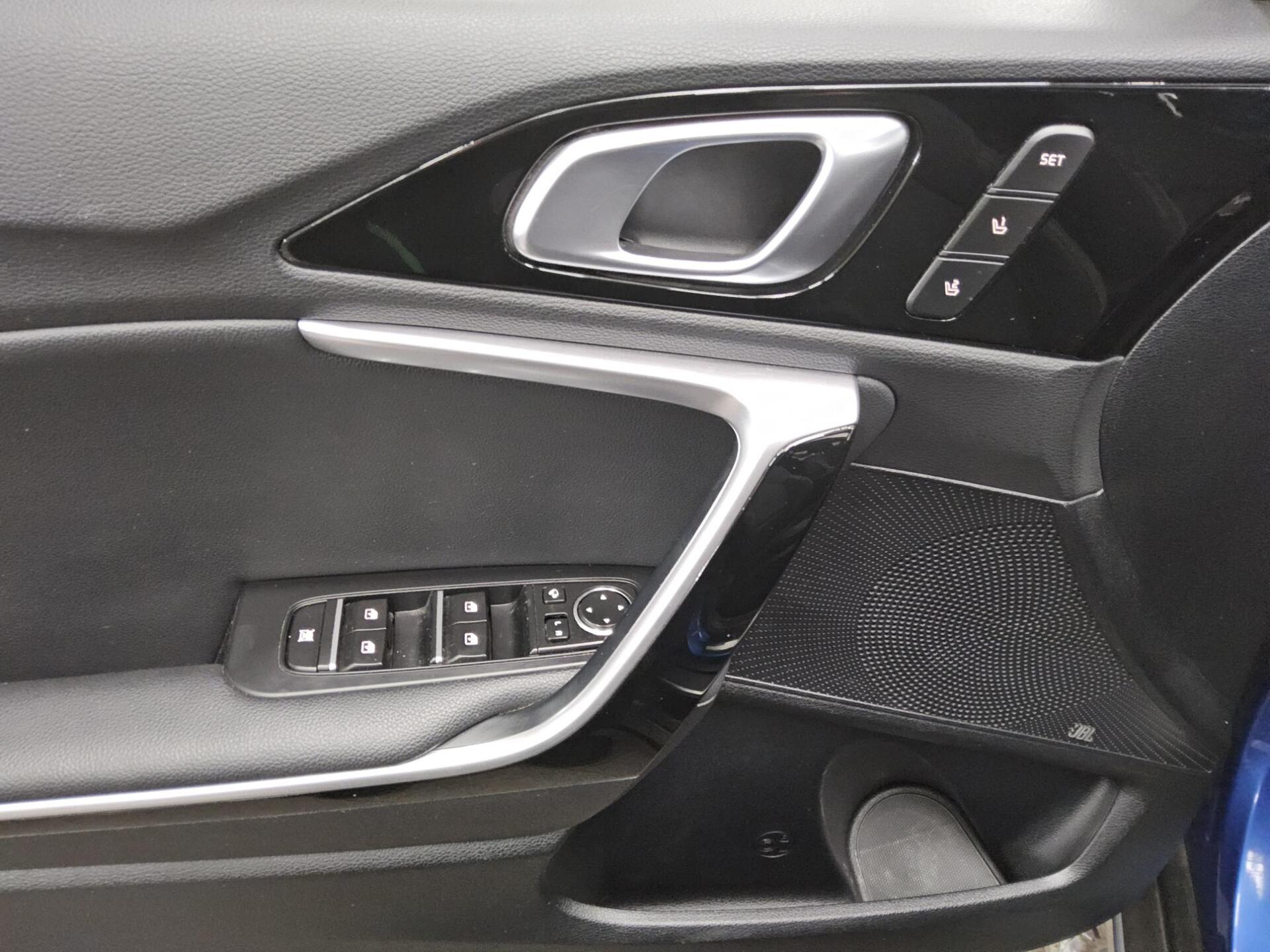 Kia X Ceed 1.6 CRDI Platinum Ed. Navi LED Pano AHK 10