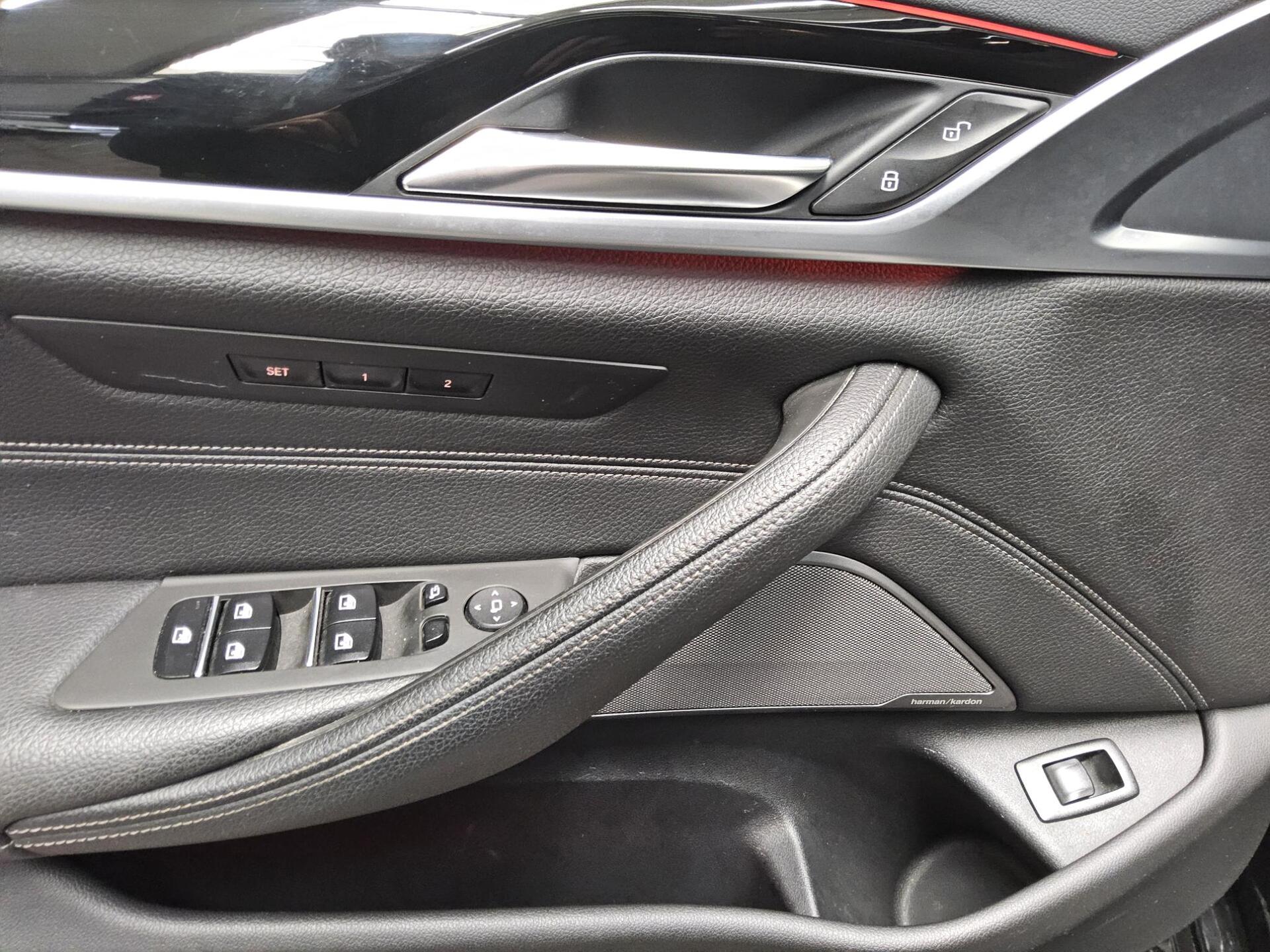 BMW 520dA Touring Sport-Line Navi LED Pano H-K 10