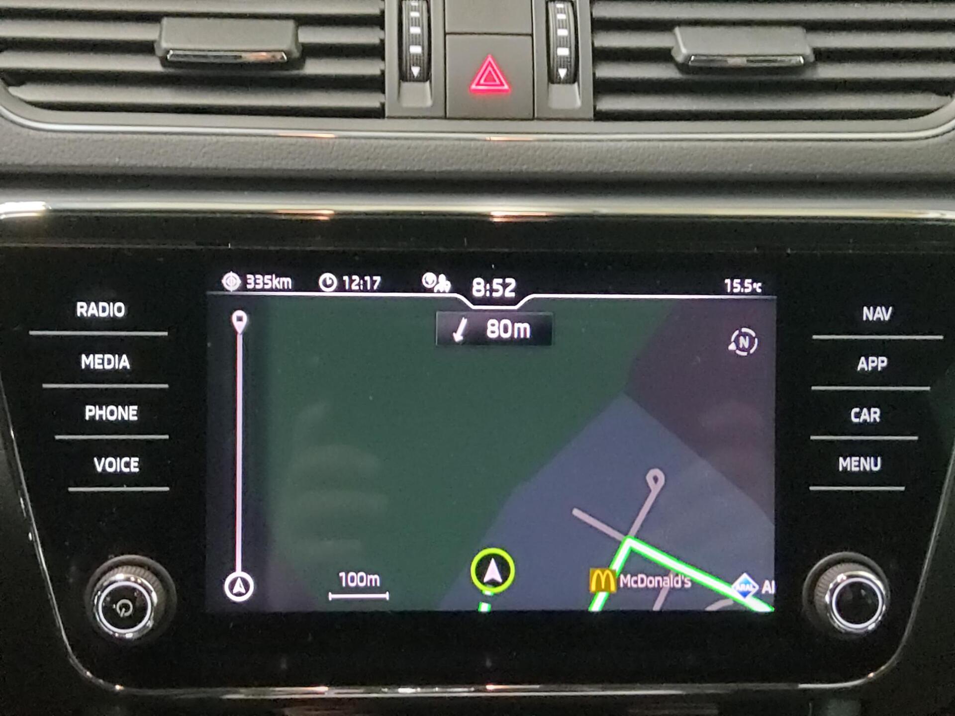 Skoda Superb Kombi 2.0 TSI Ambition Navi DCC AHK StHzg 7