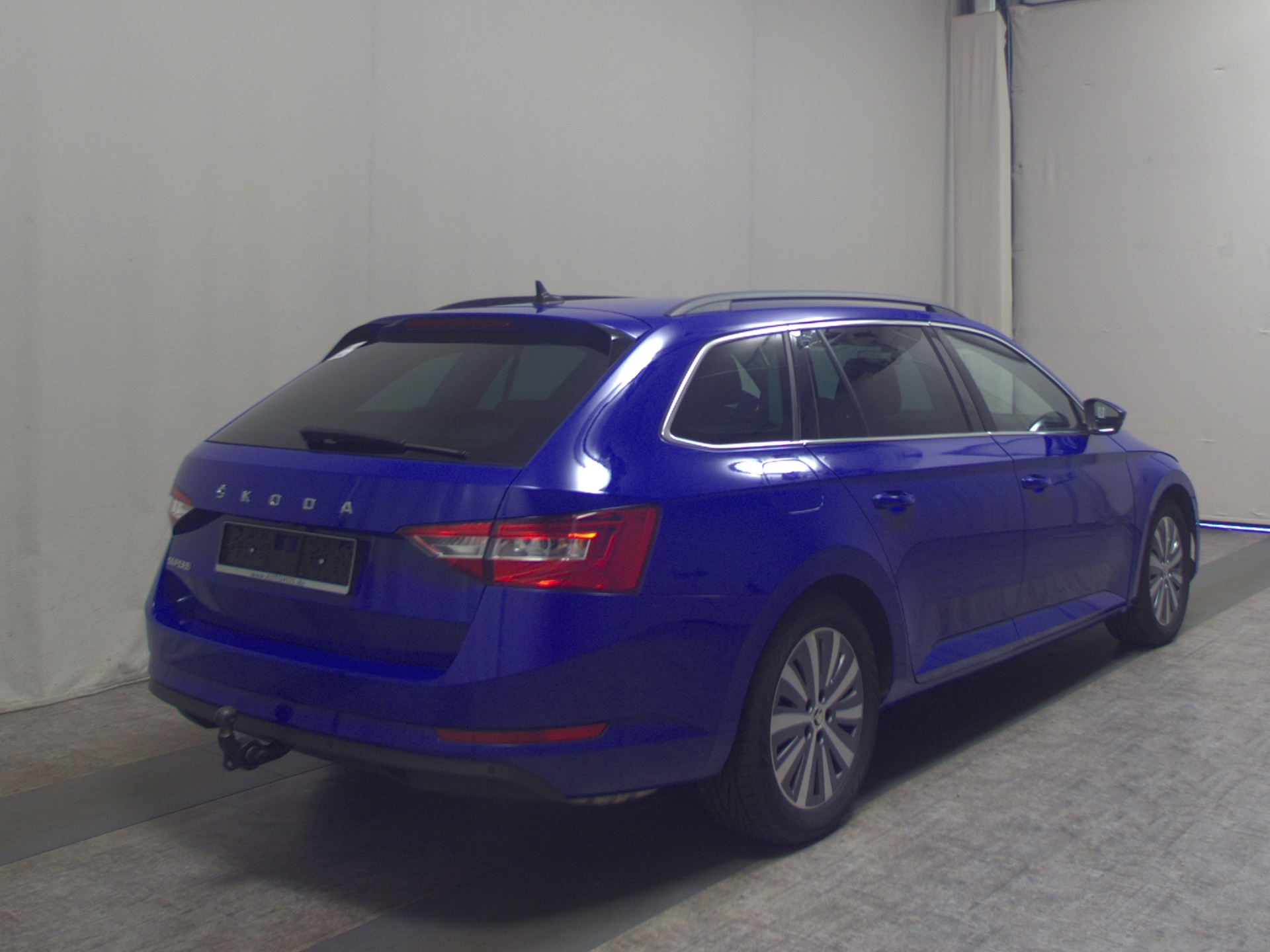 Skoda Superb Kombi 2.0 TSI Ambition Navi DCC AHK StHzg 4