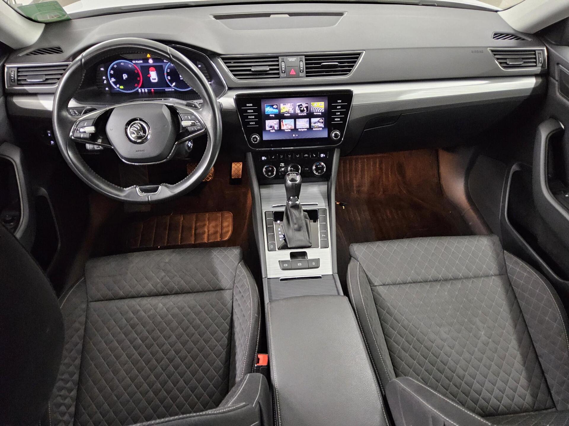 Skoda Superb Kombi 2.0 TDI Ambition Navi LED vc PDC 5