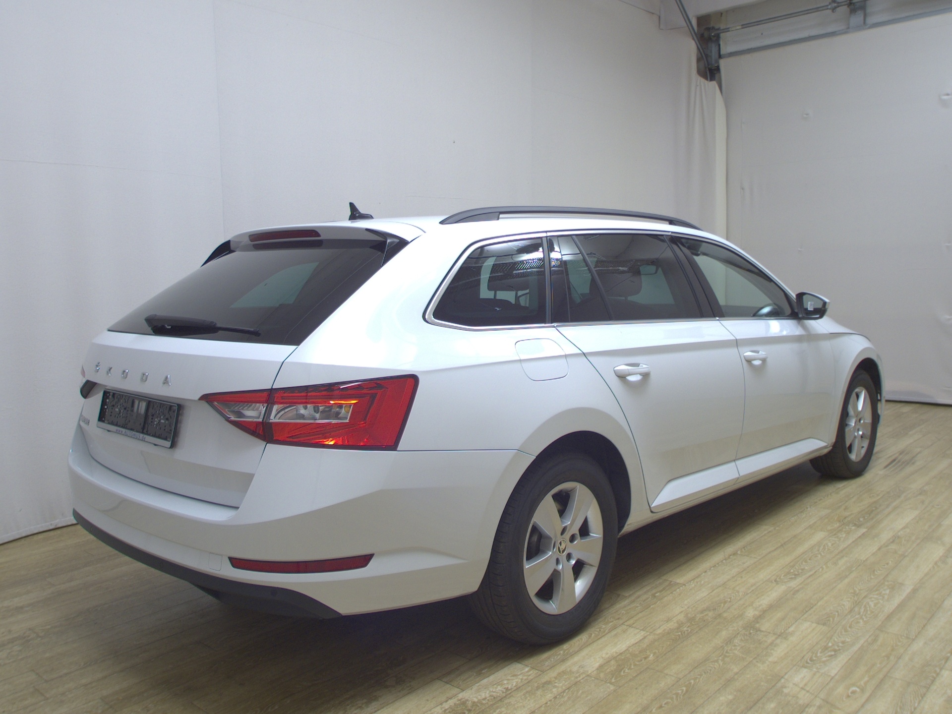 Skoda Superb Kombi 2.0 TDI Ambition Navi LED vc PDC 4