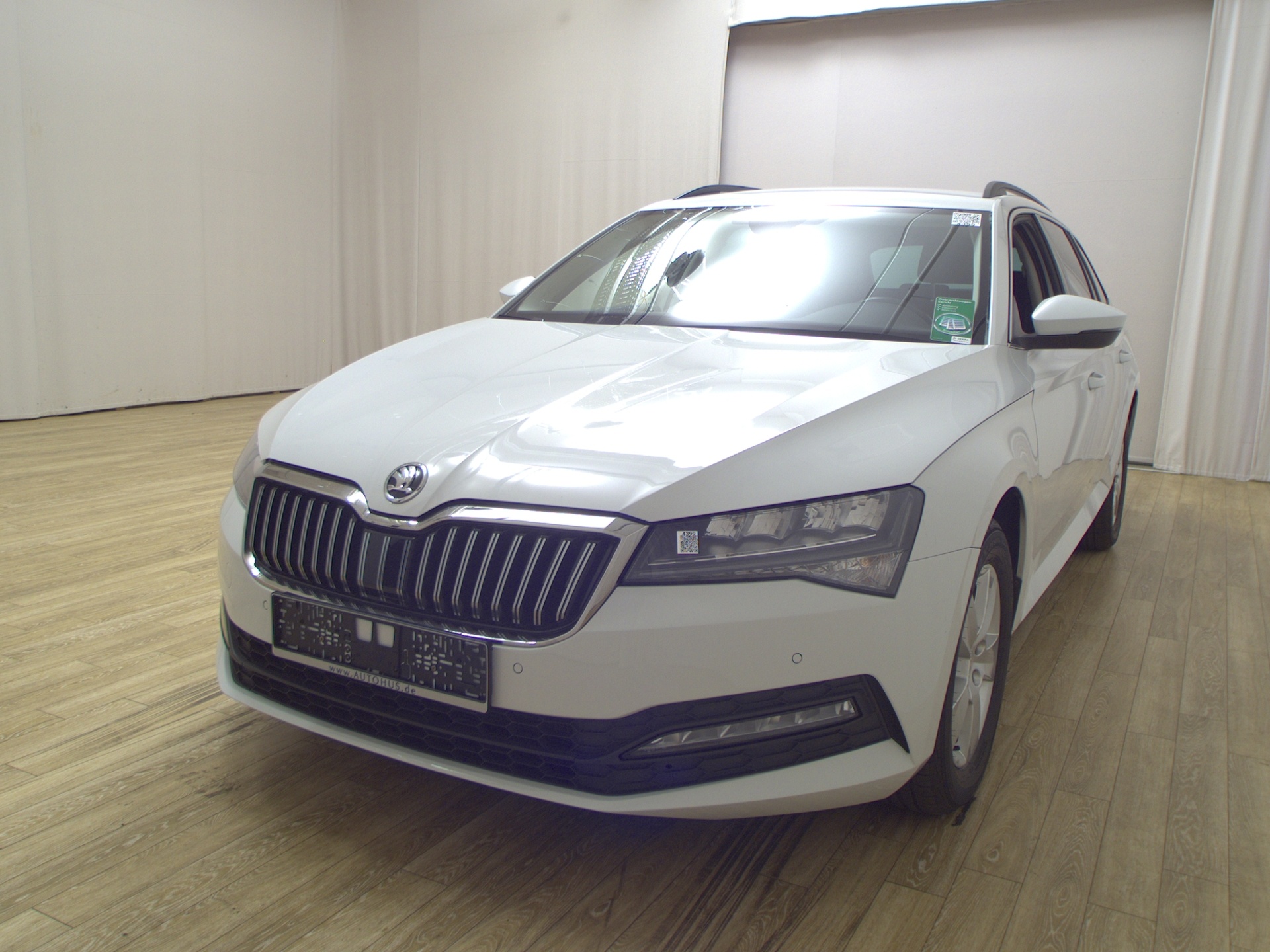 Skoda Superb Kombi 2.0 TDI Ambition Navi LED vc PDC 2