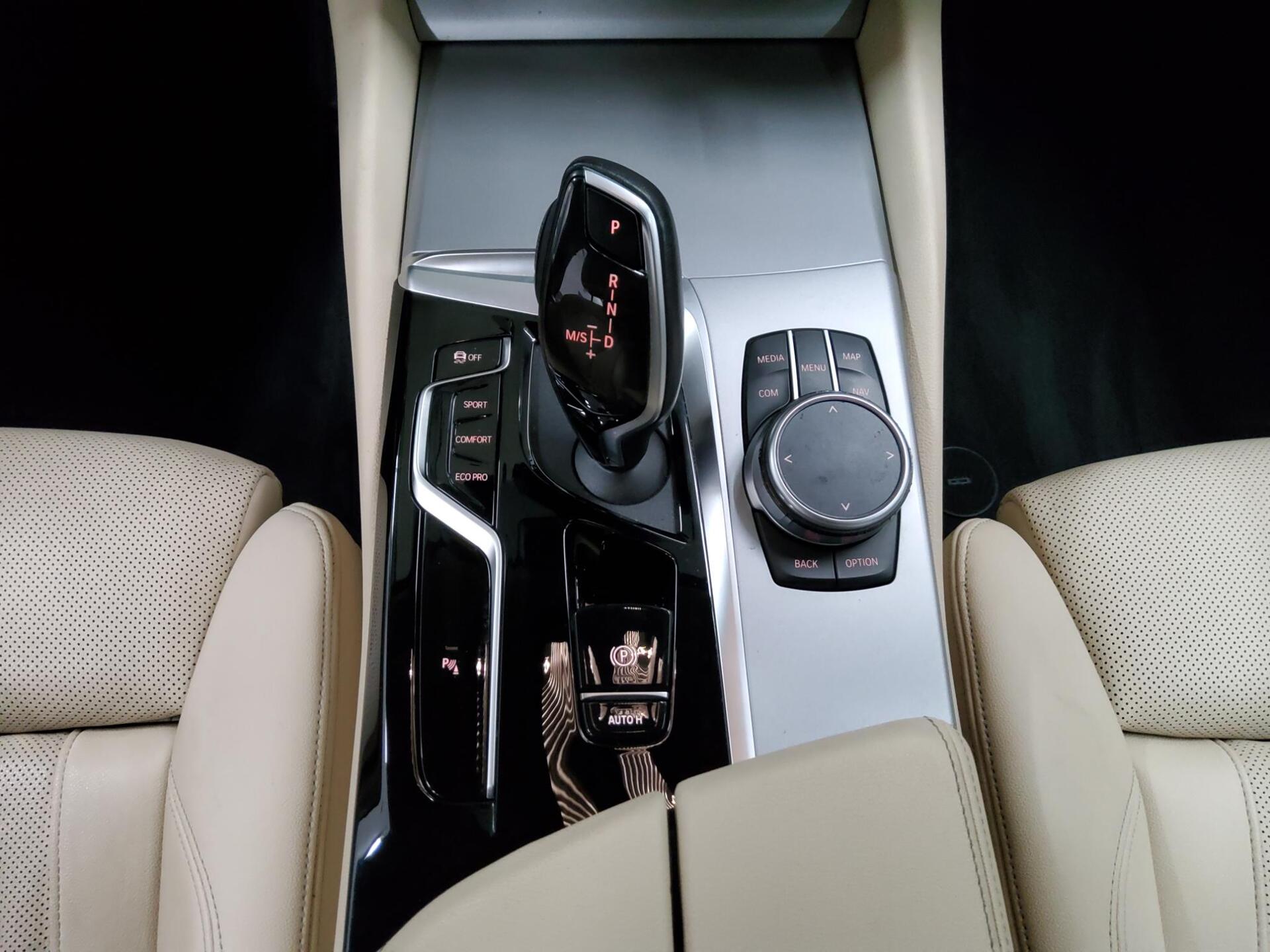 BMW 520dA Touring xDr Leder Navi LED+ LC prof. AHK 6