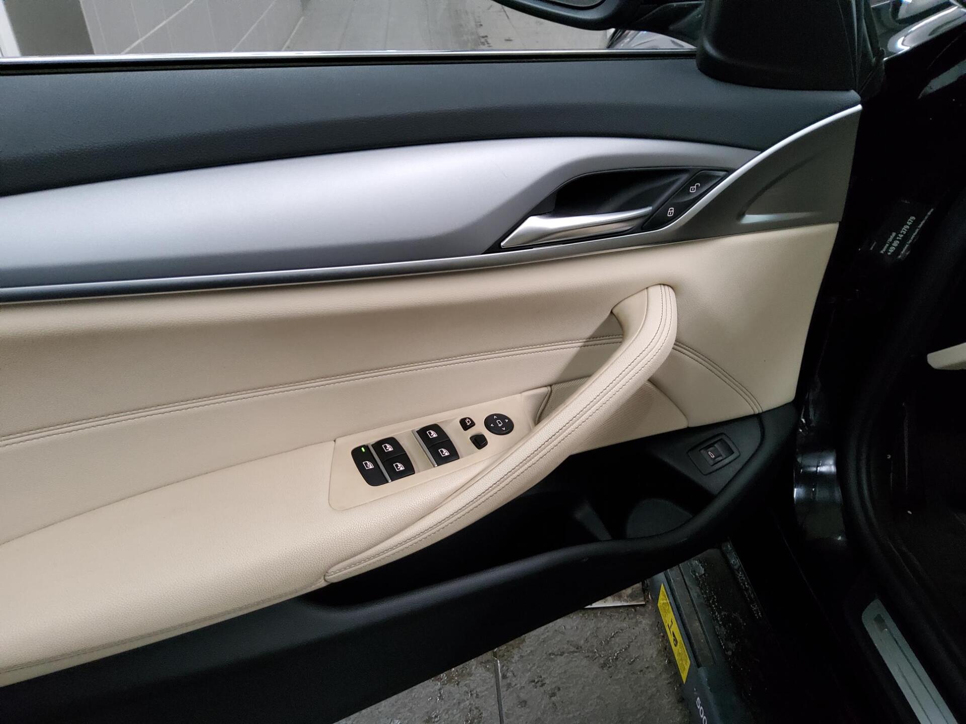 BMW 520dA Touring xDr Leder Navi LED+ LC prof. AHK 9