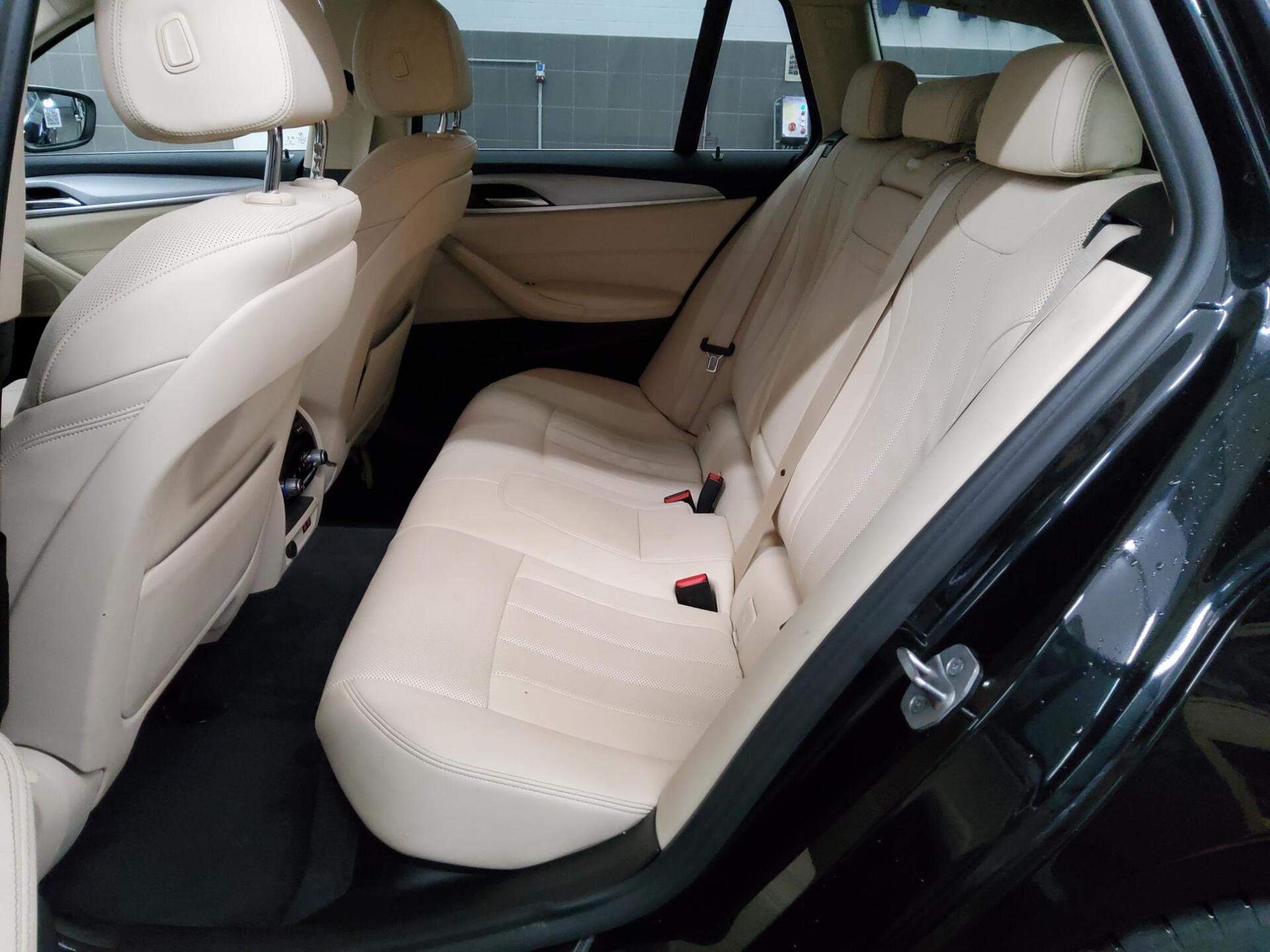 BMW 520dA Touring xDr Leder Navi LED+ LC prof. AHK 13