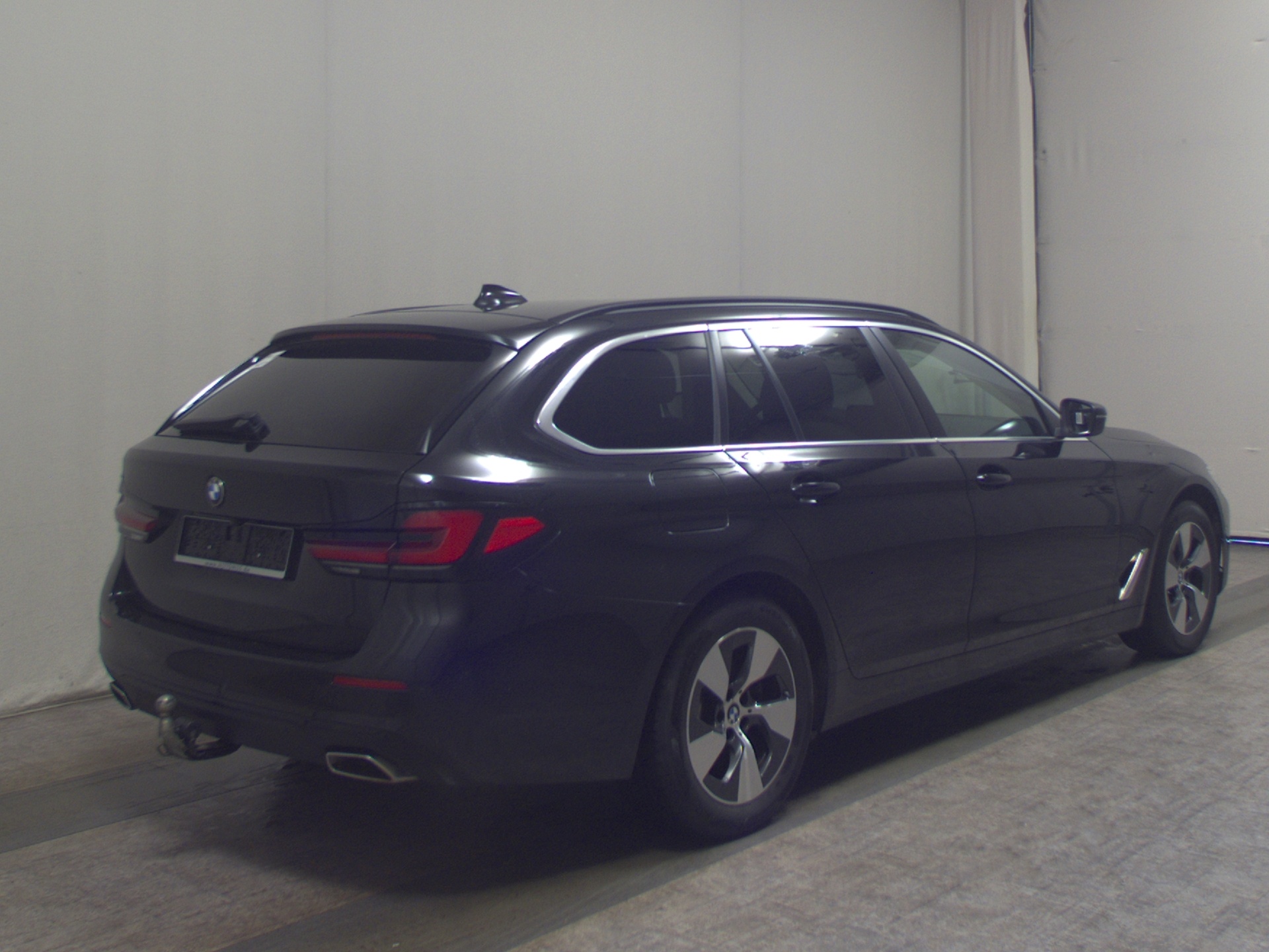 BMW 520dA Touring xDr Leder Navi LED+ LC prof. AHK 4