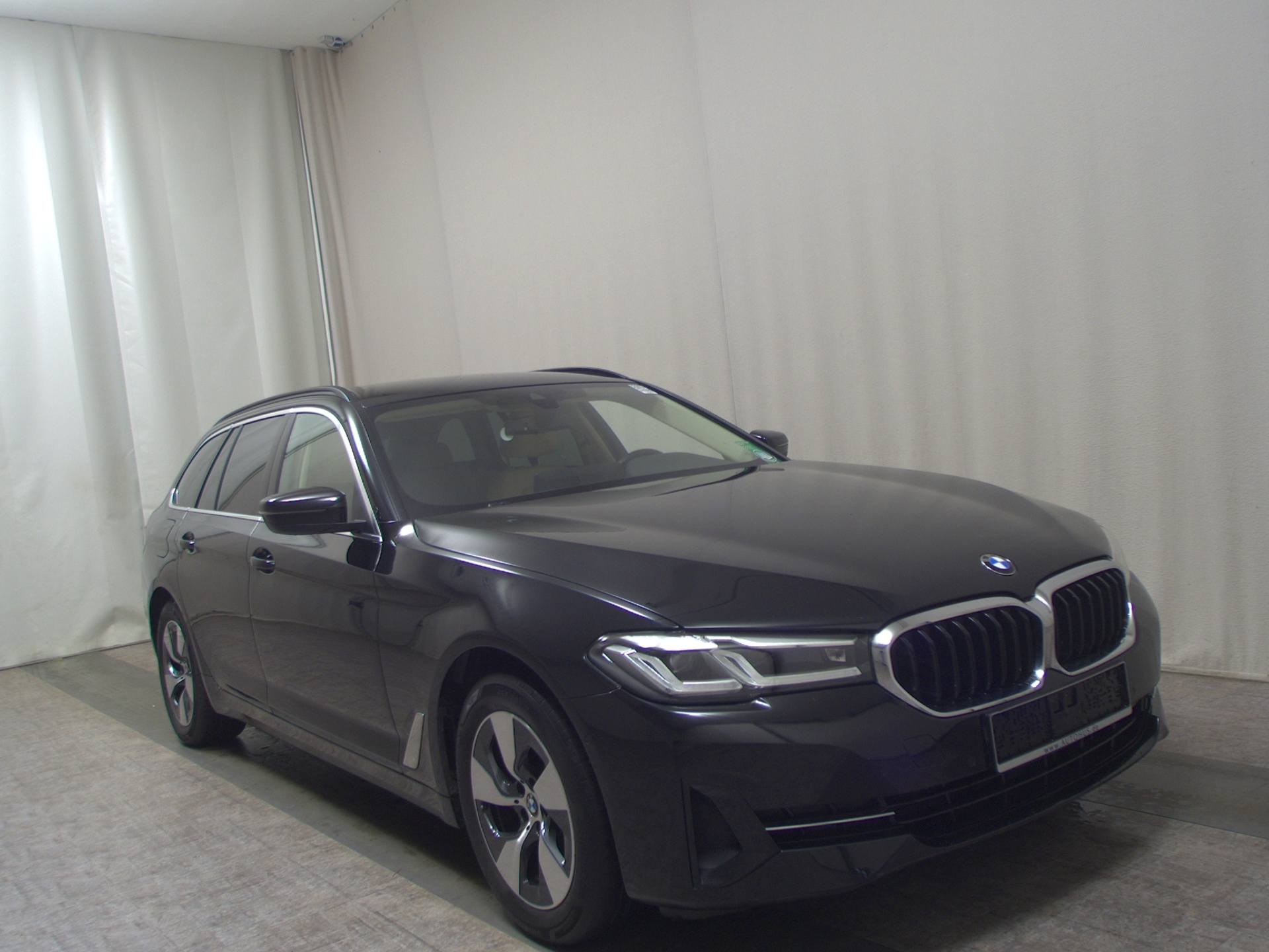 BMW 520dA Touring xDr Leder Navi LED+ LC prof. AHK 3
