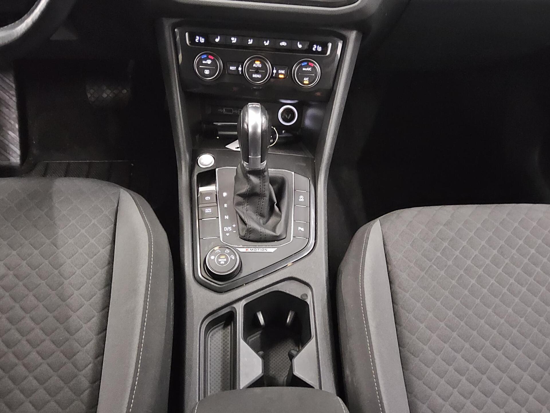 Volkswagen Tiguan 2.0 TDI Comf. AHK Navi ACC PDC 6