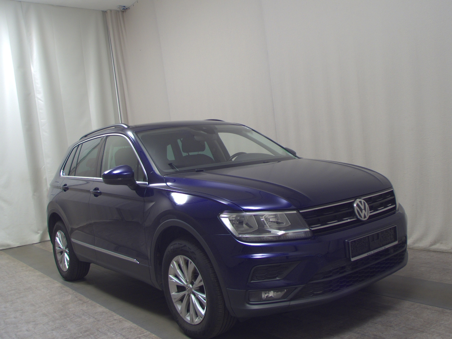 Volkswagen Tiguan 2.0 TDI Comf. AHK Navi ACC PDC 3