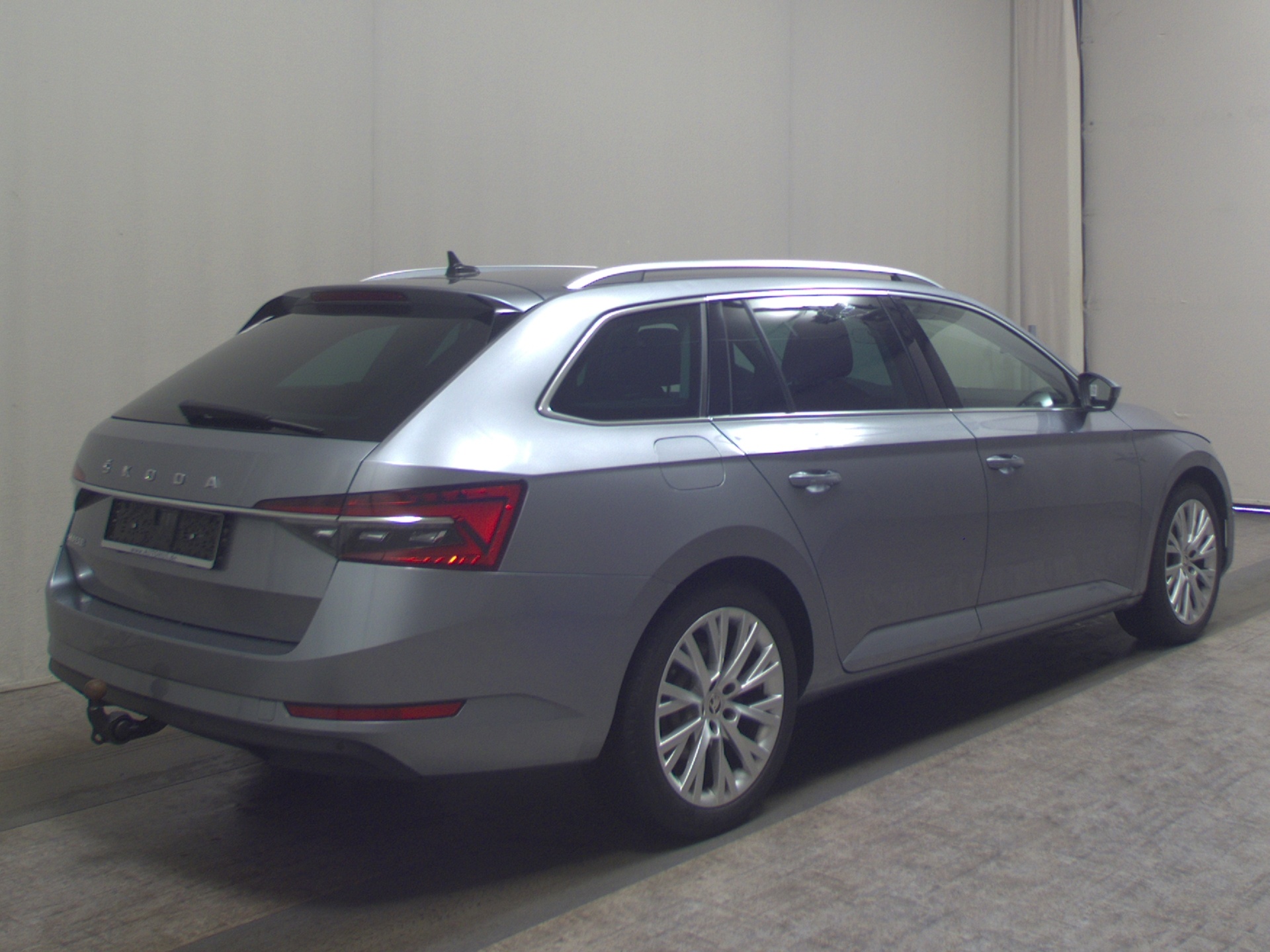 Skoda Superb Kombi 2.0 TDI Style Memory Navi LED ACC 4
