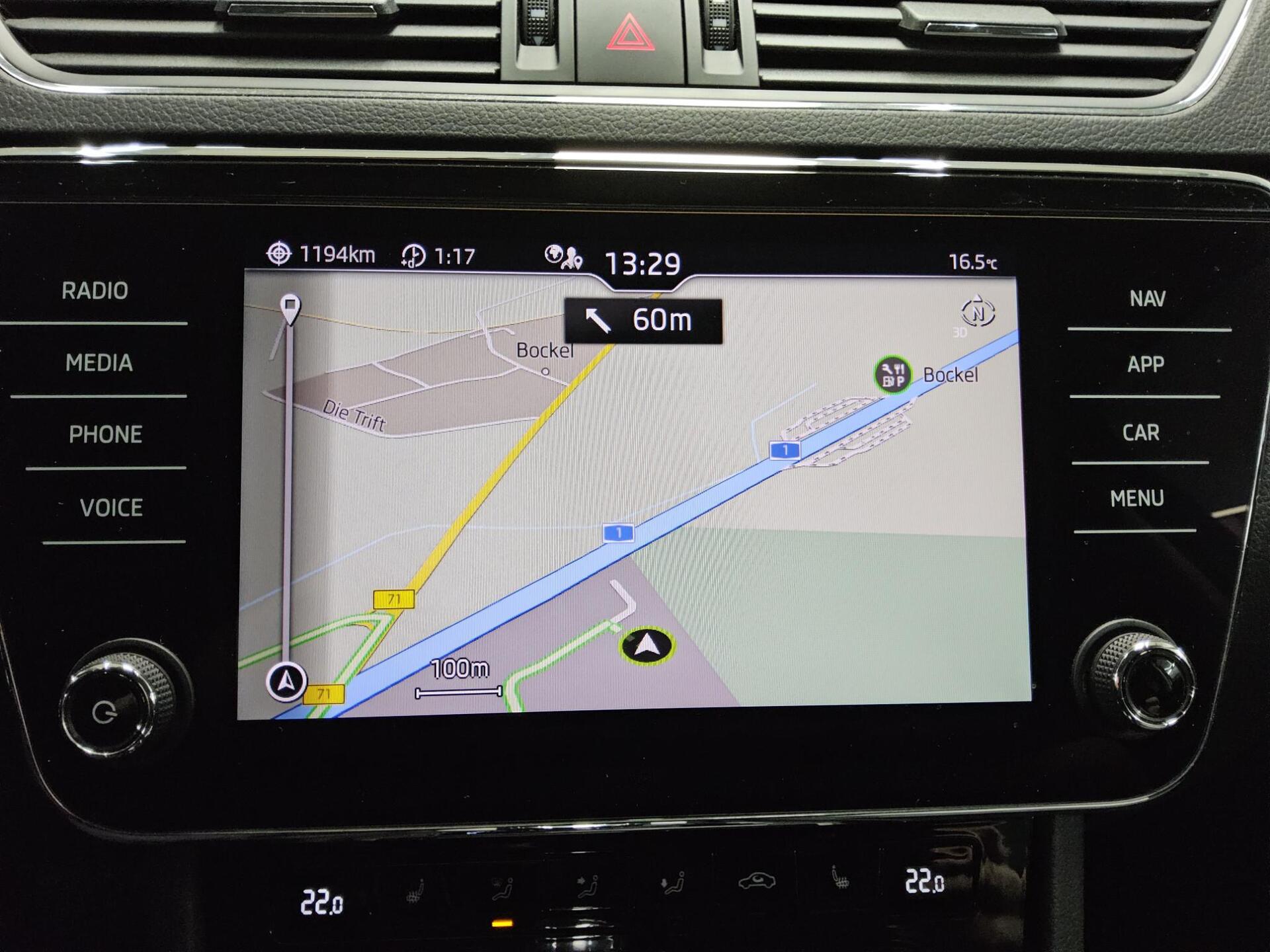 Skoda Superb Kombi 2.0 TDI Style Memory Navi LED ACC 7