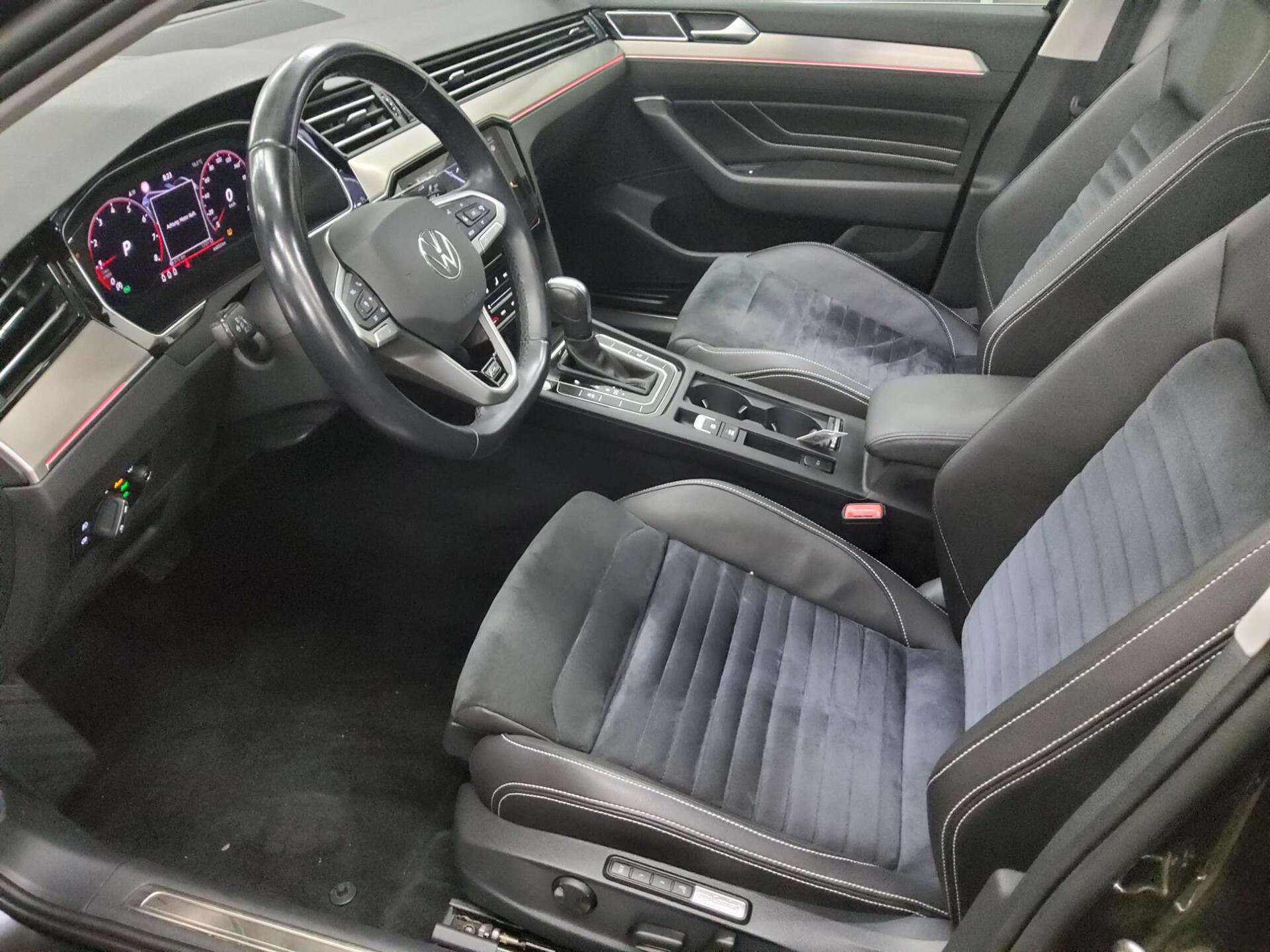 Volkswagen Passat 1.5 TSI R-Line Navi LED AID Pano T-Leder 9