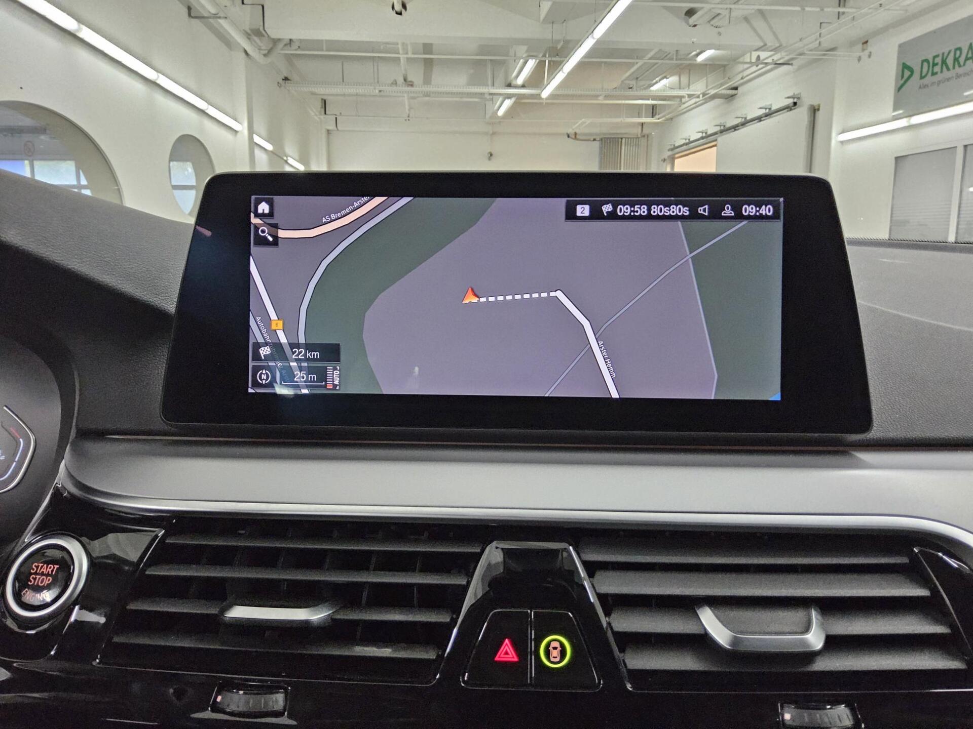 BMW 520dA Touring Leder Navi LED LC+ Pano 360° 7