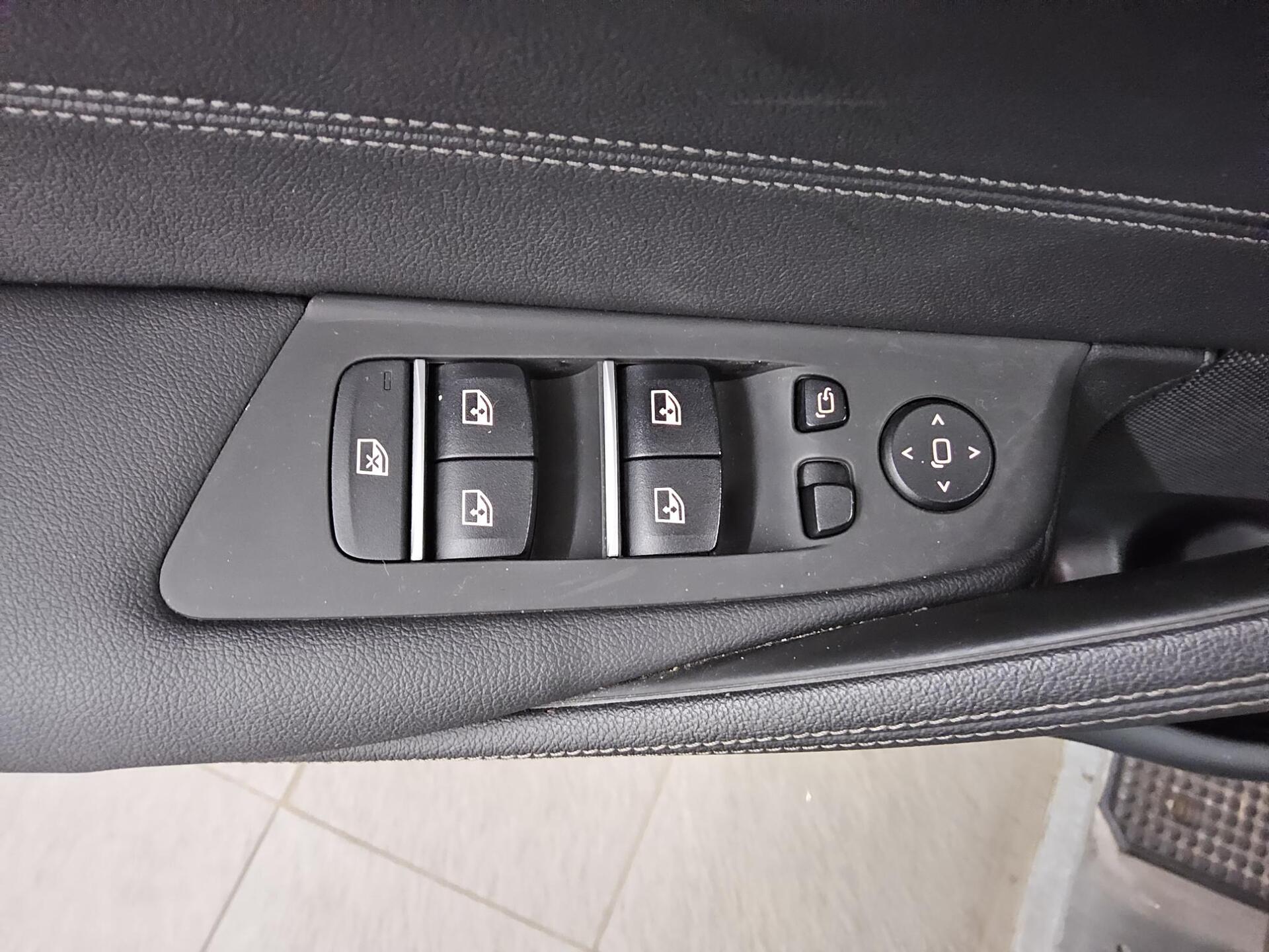 BMW 520dA Touring Leder Navi LED LC+ Pano 360° 9