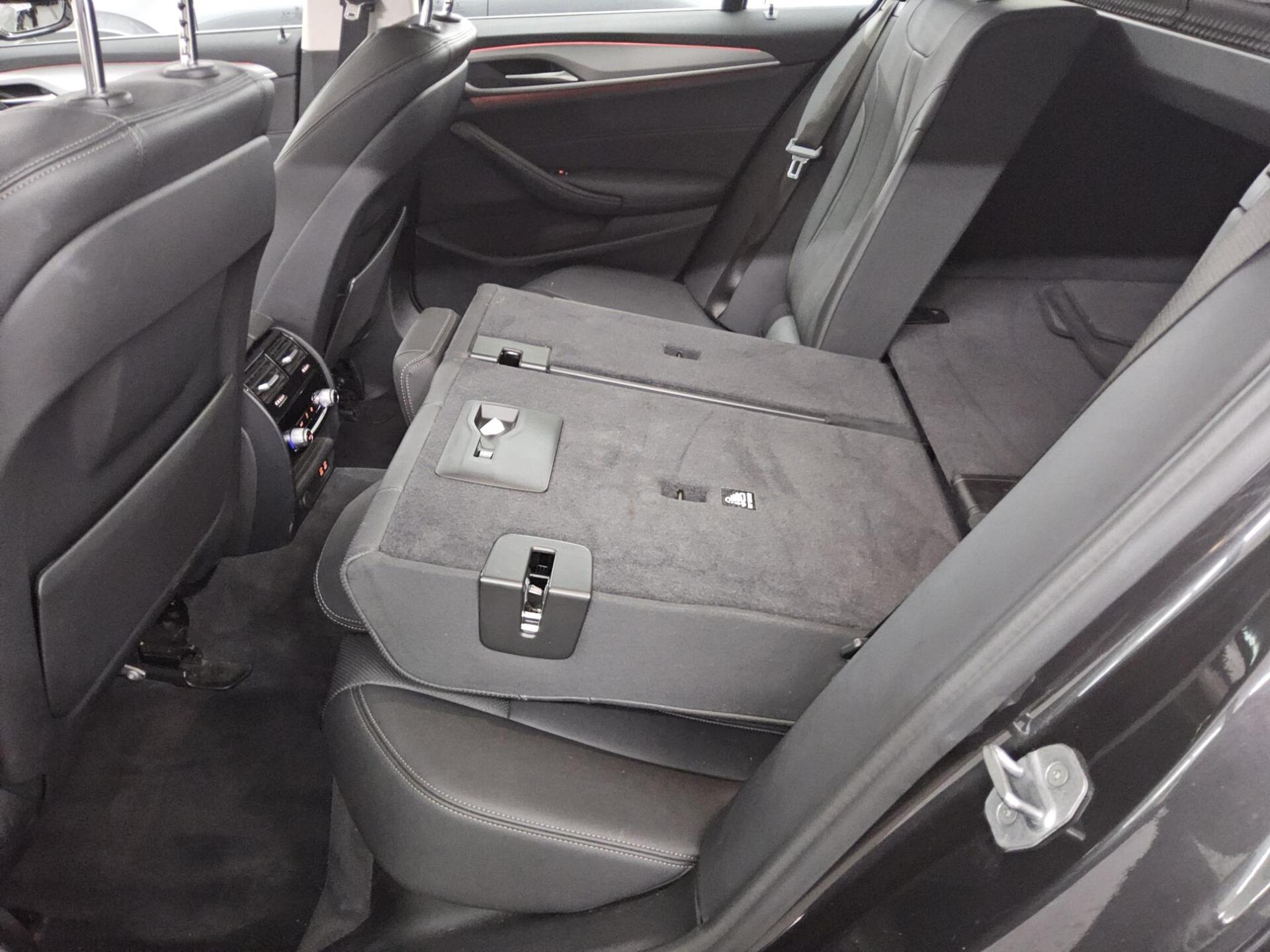 BMW 520dA Touring Leder Navi LED LC+ Pano 360° 13