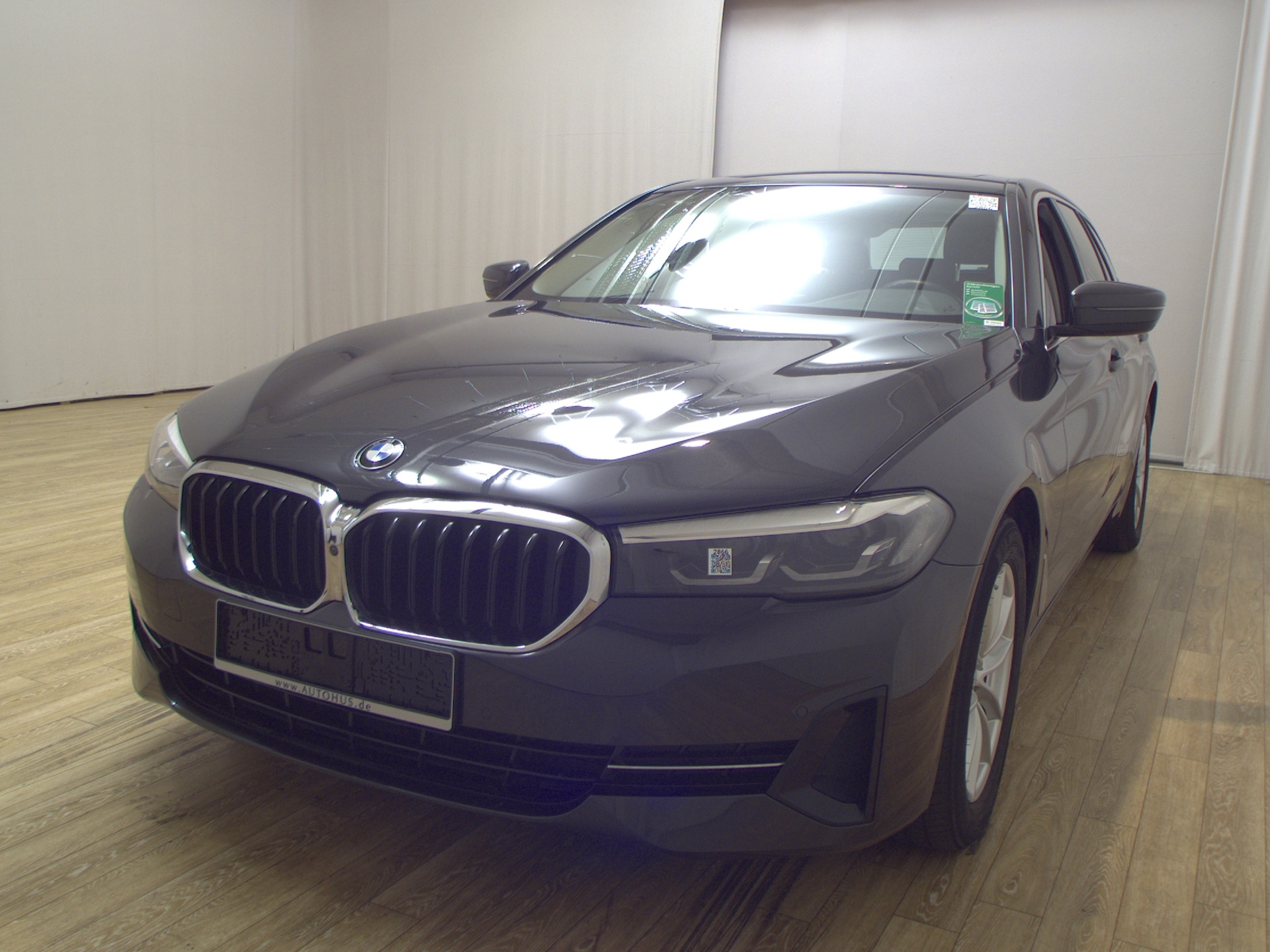 BMW 520dA Touring Leder Navi LED LC+ Pano 360° 2