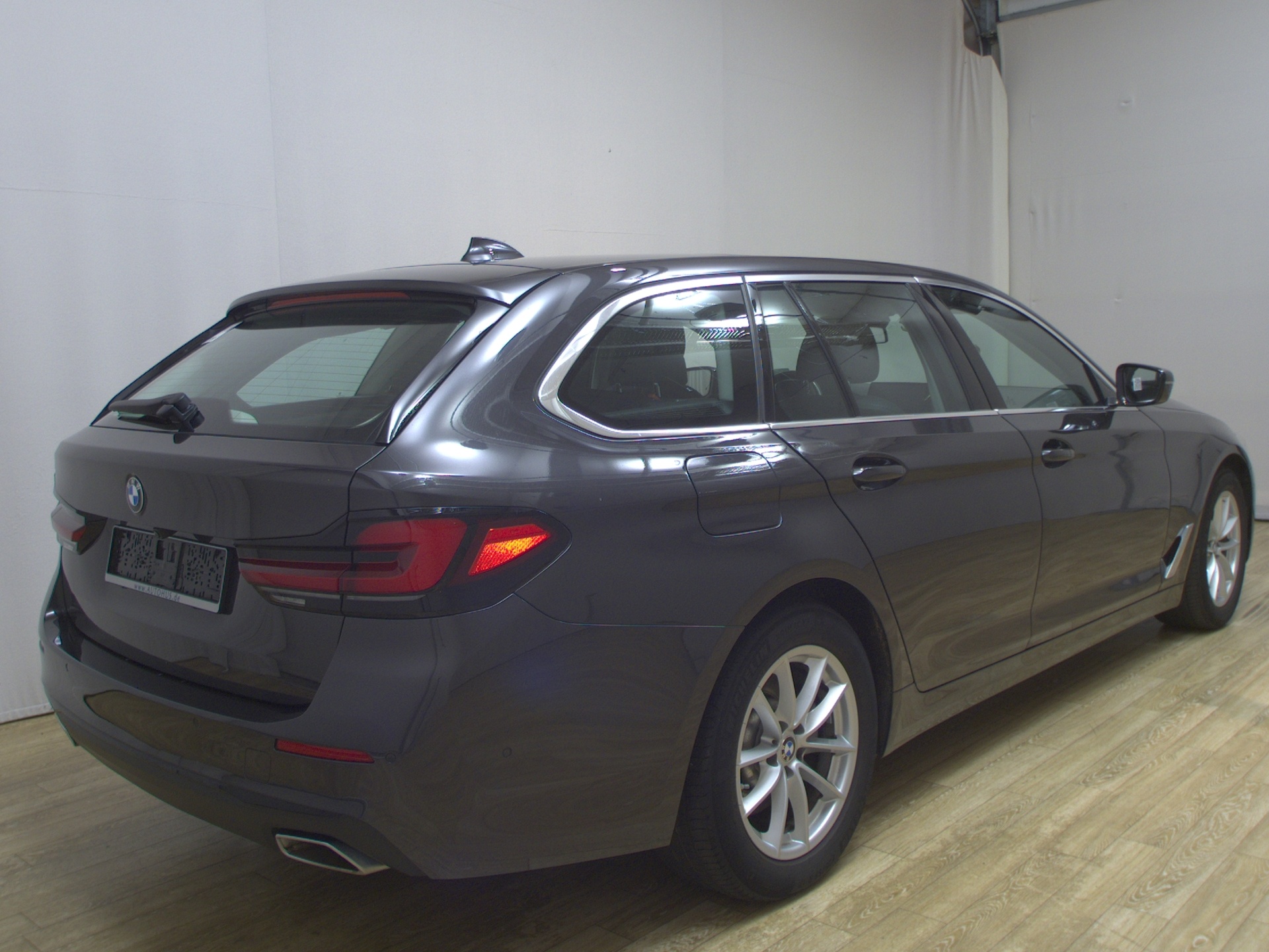 BMW 520dA Touring Leder Navi LED LC+ Pano 360° 4