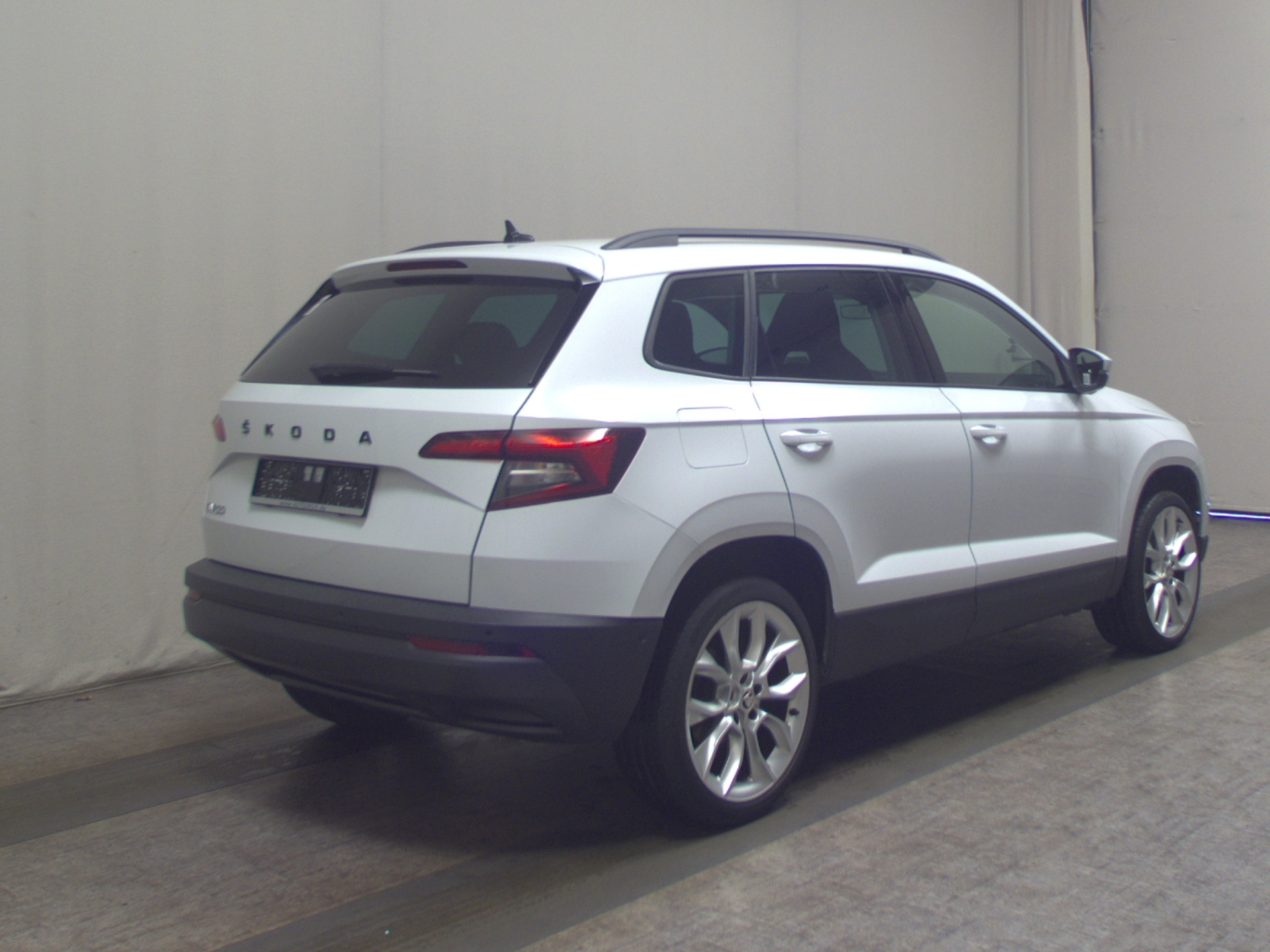 Skoda Karoq 2.0 TDI Style Navi vc ACC PDC Shz 4