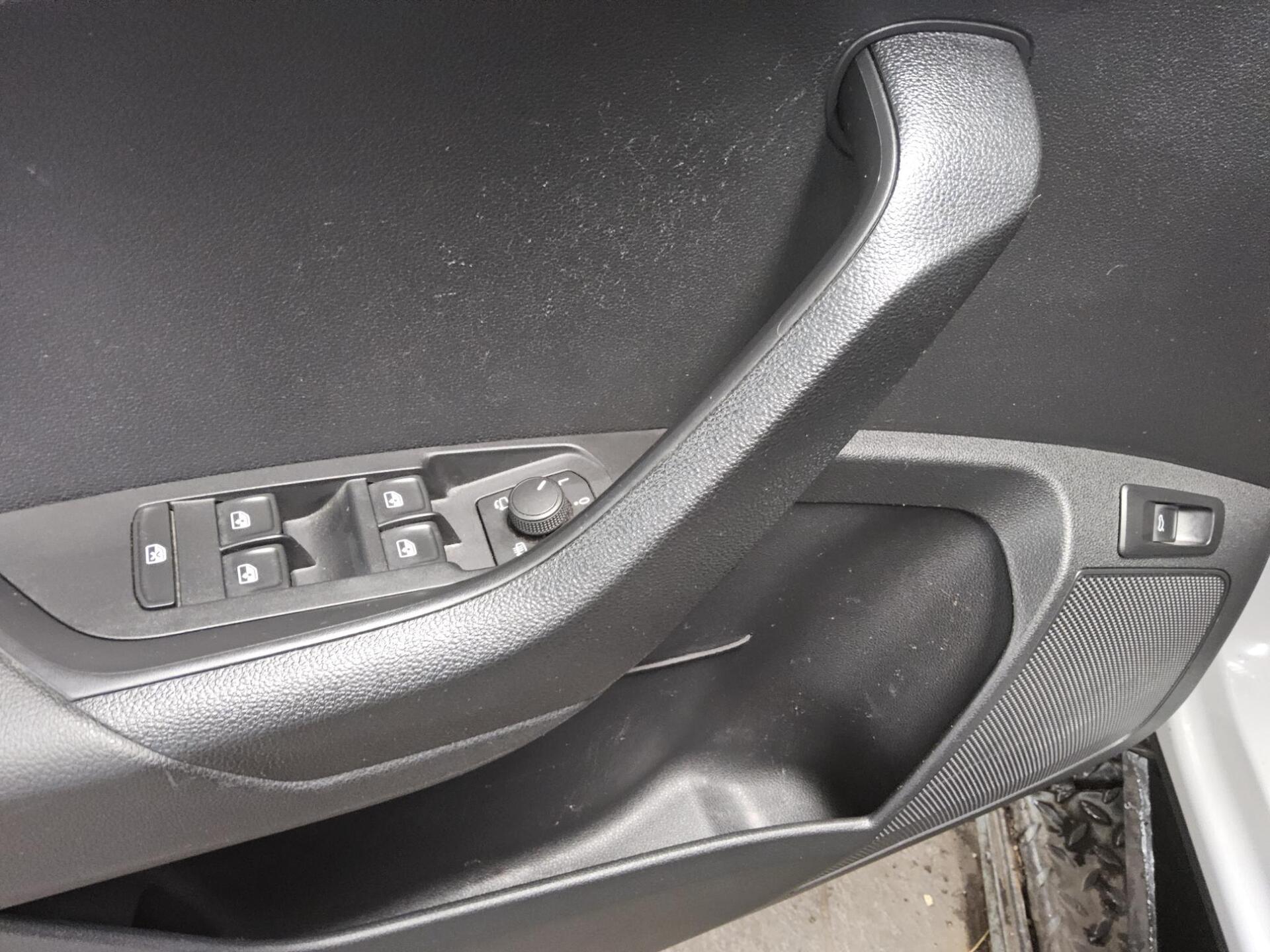 Skoda Karoq 2.0 TDI Style Navi vc ACC PDC Shz 10