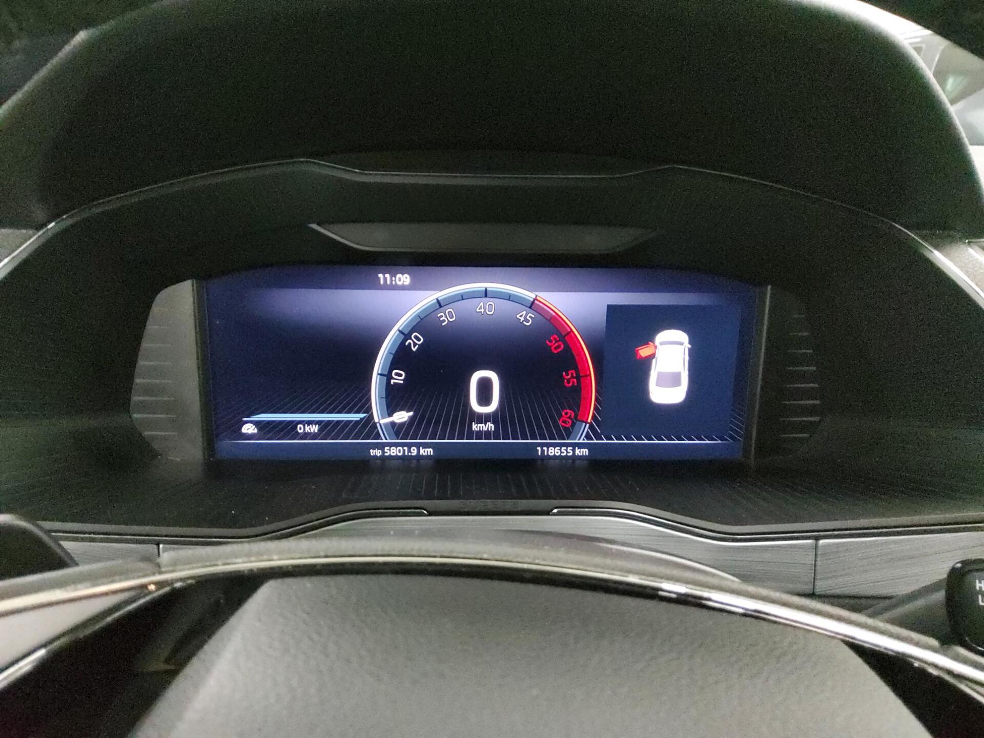 Skoda Superb 2.0 TDI Ambition Navi LED vc ACC RFK Shz 8