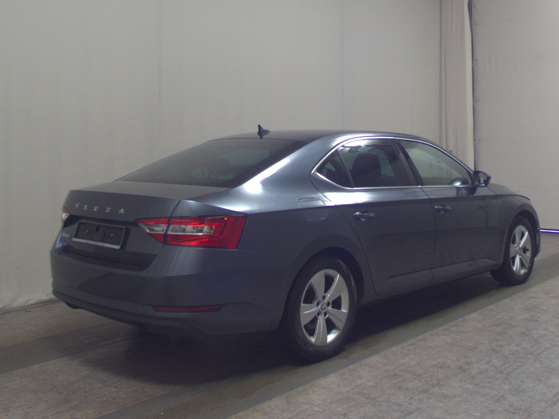 Skoda Superb 2.0 TDI Ambition Navi LED vc ACC RFK Shz 4