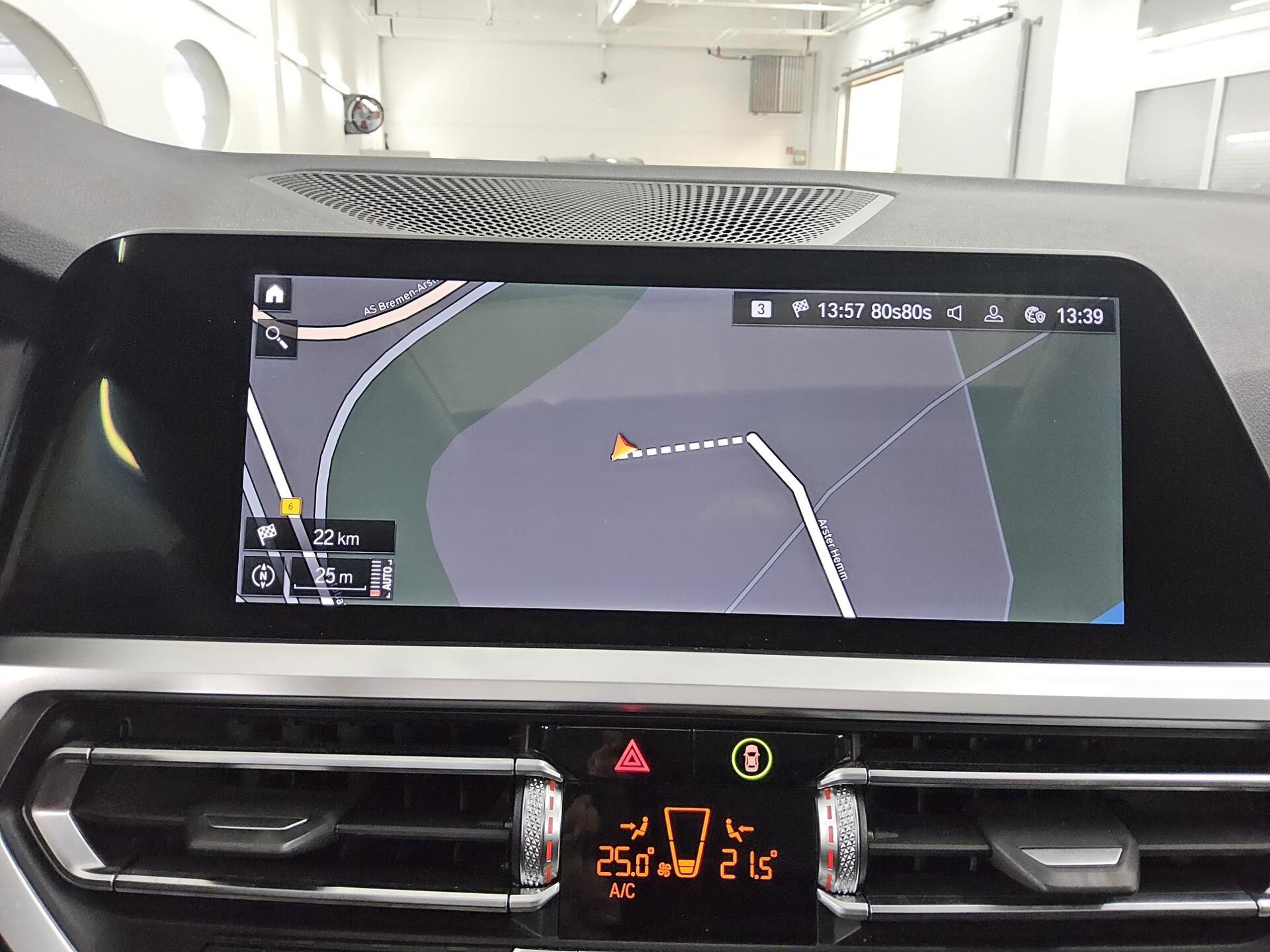 BMW 320dA Sport-Line Navi Glasdach LED+ LC-Pro Ahk 7