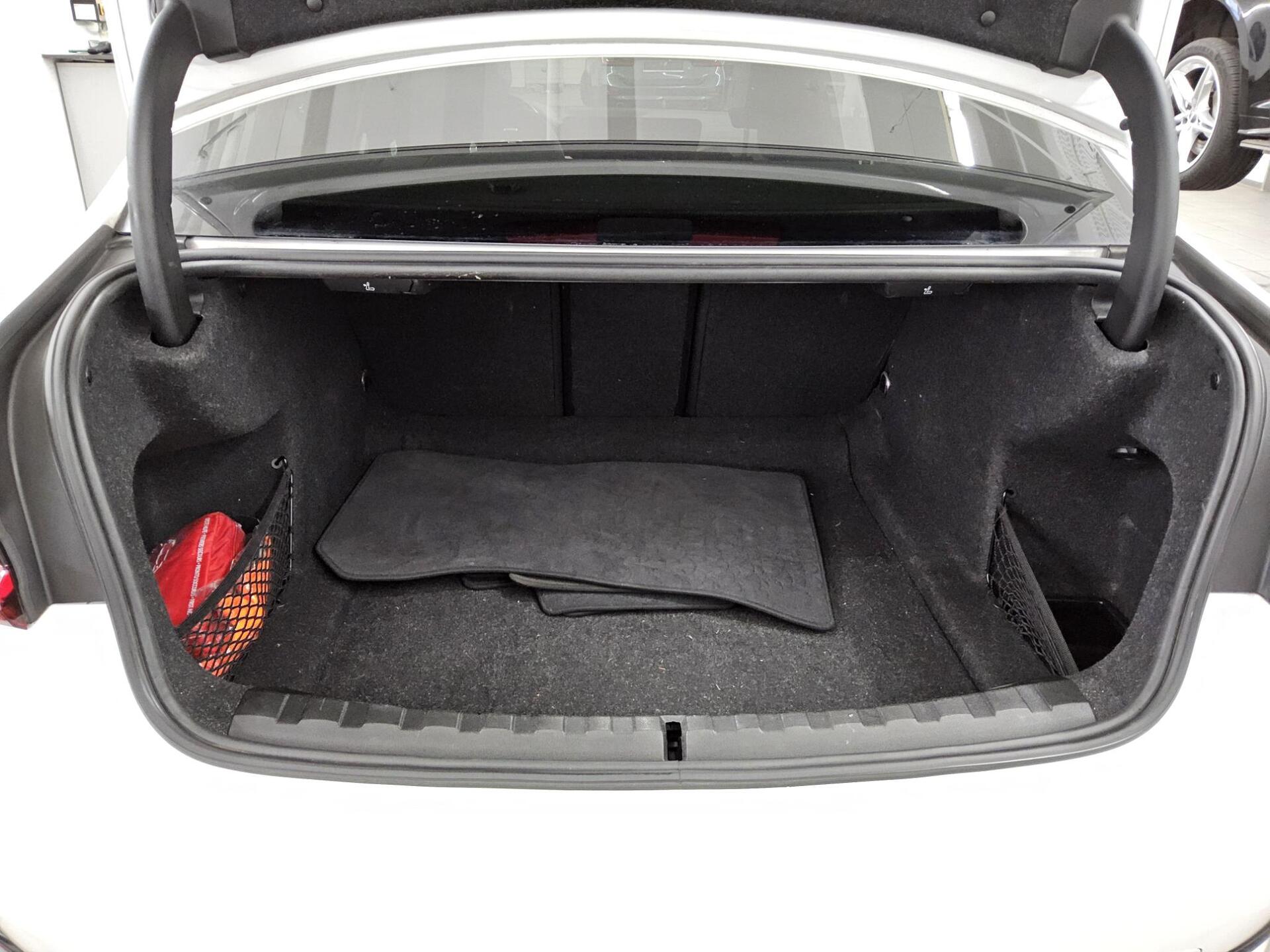 BMW 320dA Sport-Line Navi Glasdach LED+ LC-Pro Ahk 12