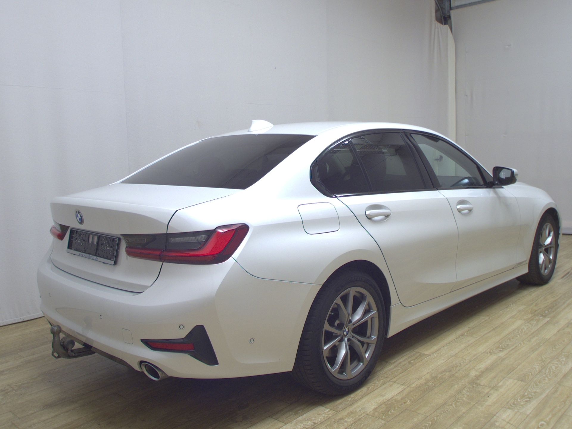 BMW 320dA Sport-Line Navi Glasdach LED+ LC-Pro Ahk 4