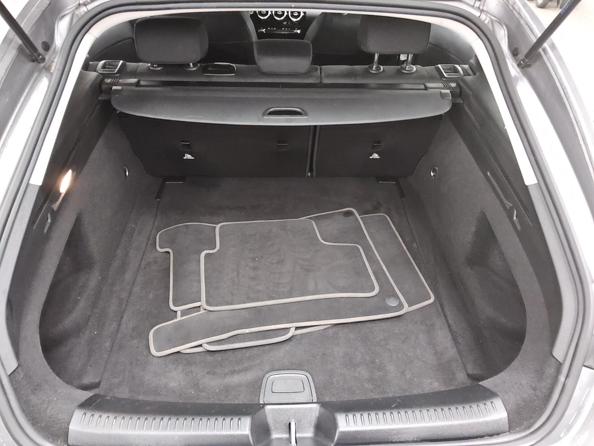 Mercedes-Benz CLA 180 SB d Navi PDC Shz Park-Assistent 12