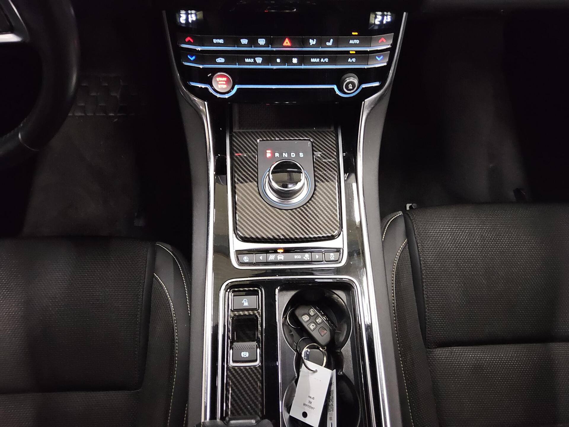 Jaguar XE 25t R-Sport Navi Xenon RFK 4xShz 6