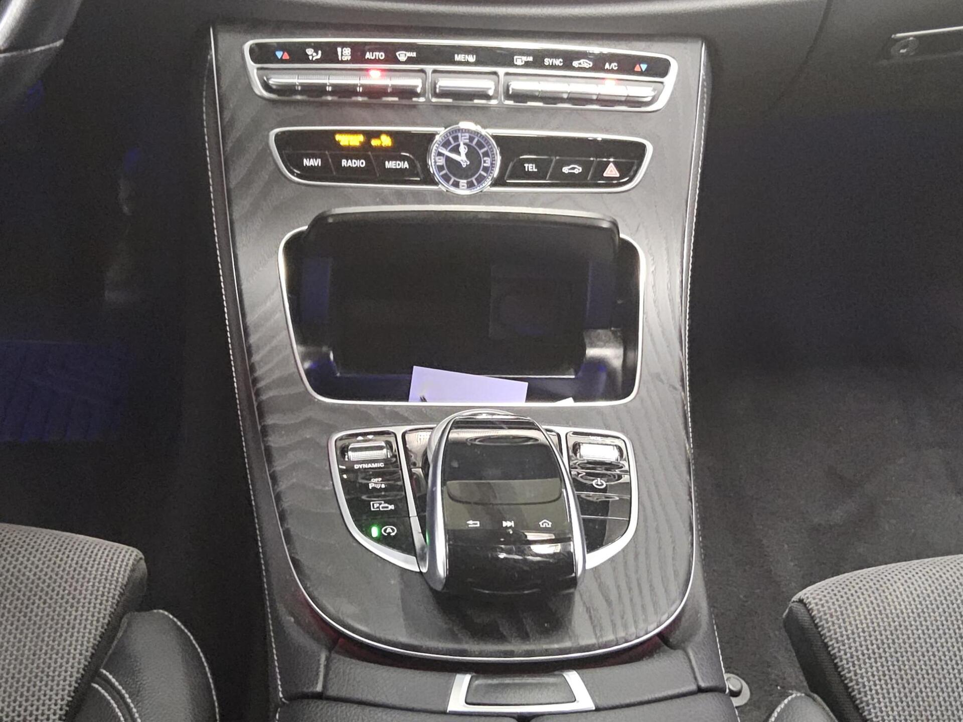 Mercedes-Benz E 200 d Avantgarde Navi LED Widescreen Burmester 6