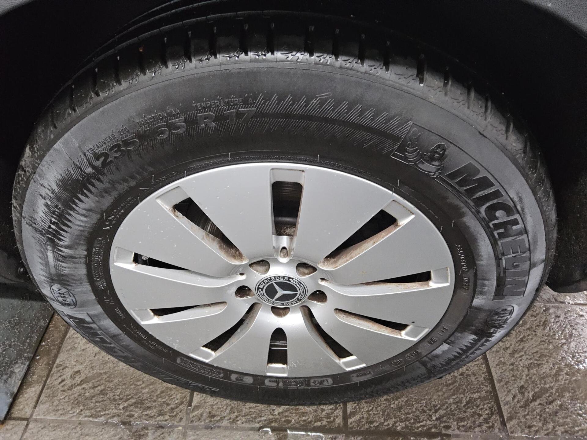 Mercedes-Benz GLC 200 d 4M Navi LED PDC AHK SHZ 10