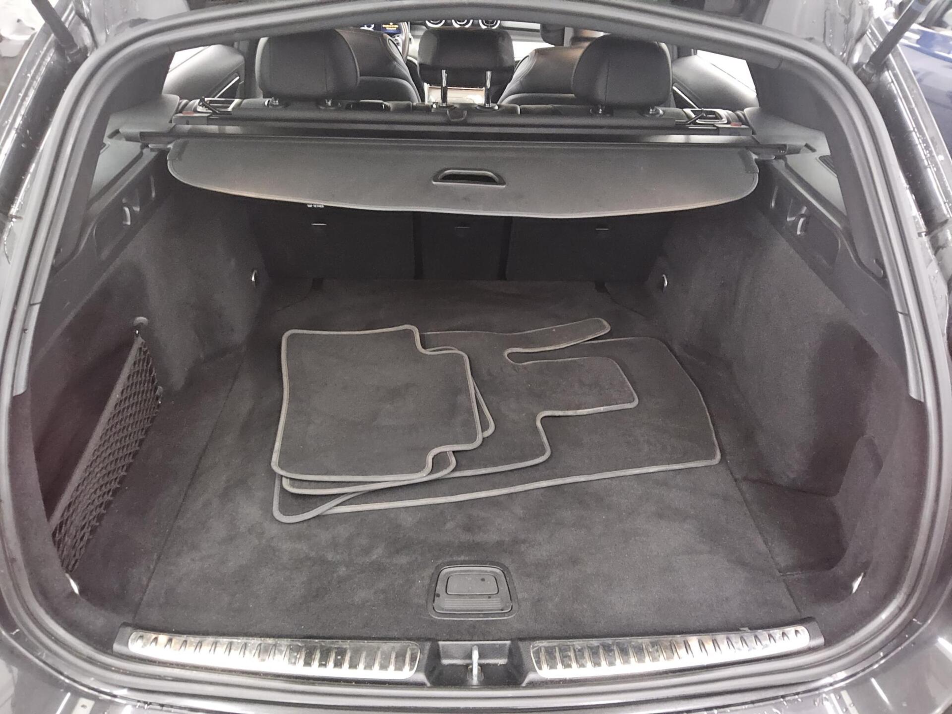 Mercedes-Benz C 220 T d AMG-Line Navi LED MBUX+ RFK Distronic+ 12