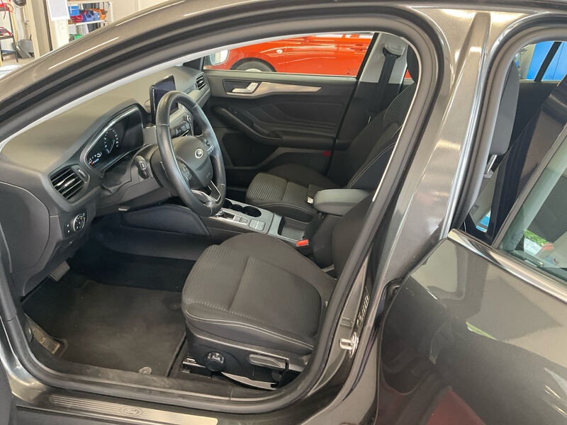 Ford Focus Turnier 1.0 EB Titanium AHK 6