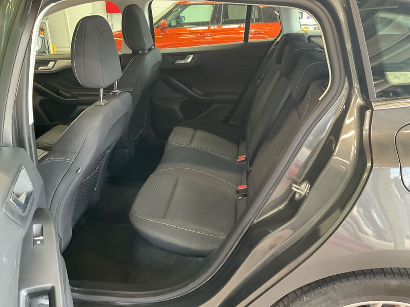 Ford Focus Turnier 1.0 EB Titanium AHK 7