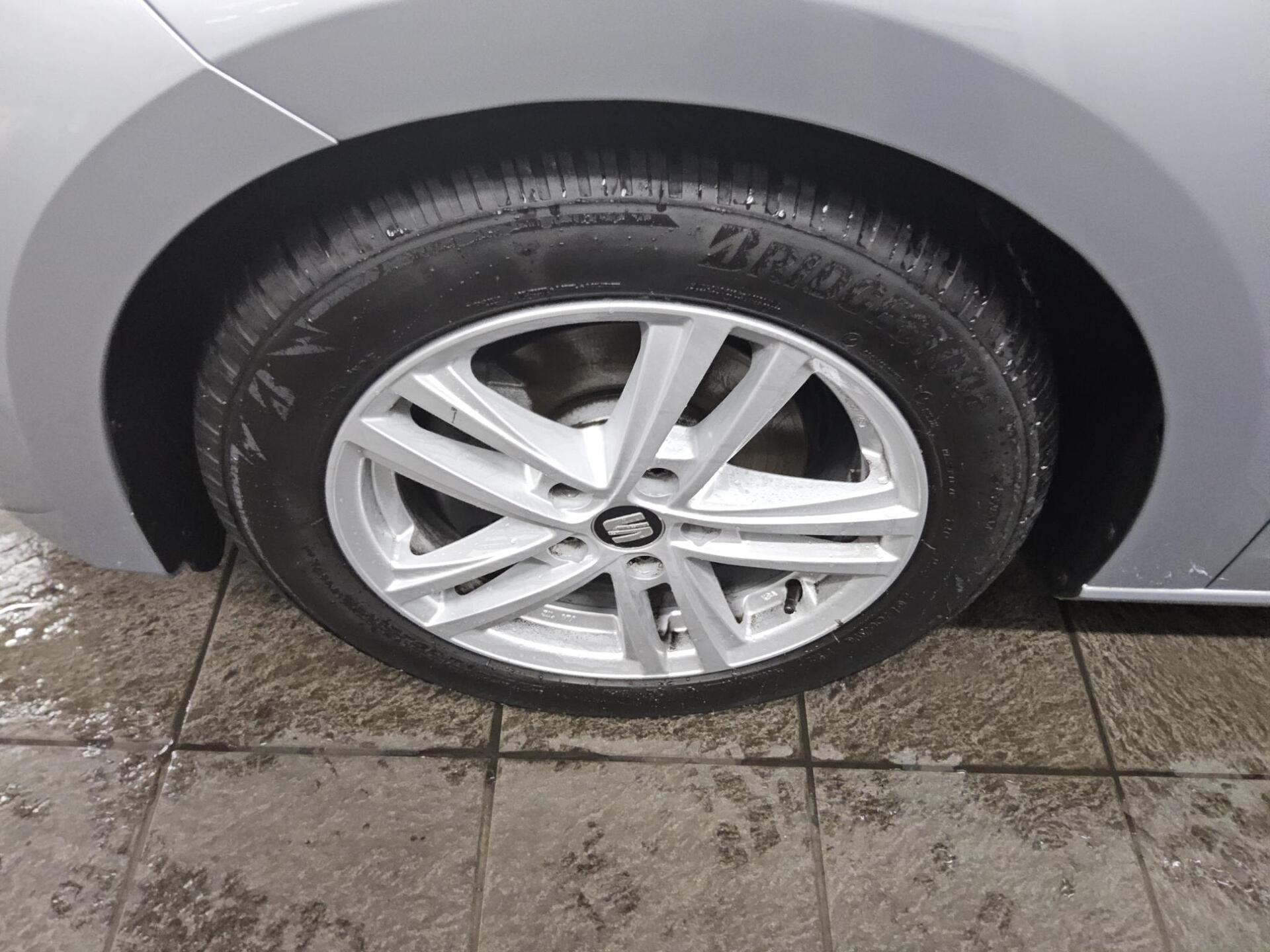 Seat Leon 1.5 TSI FR-Line Navi LED Panorama AHK 10