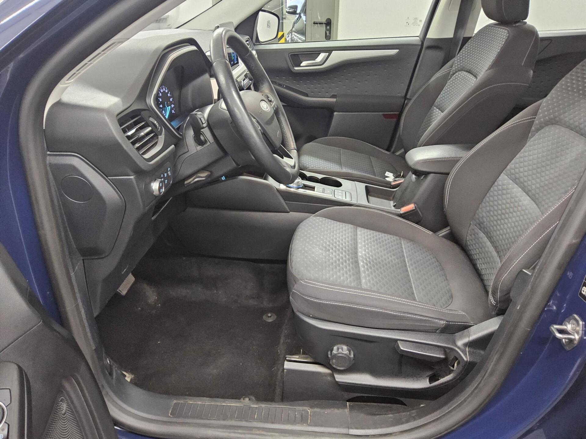 Ford Kuga 2.0 EB Cool&Connect Navi PDC AHK StHzg 8