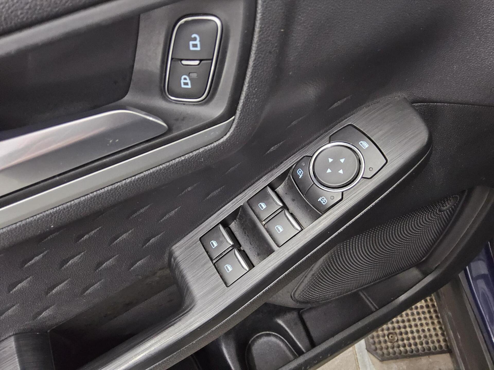 Ford Kuga 2.0 EB Cool&Connect Navi PDC AHK StHzg 9