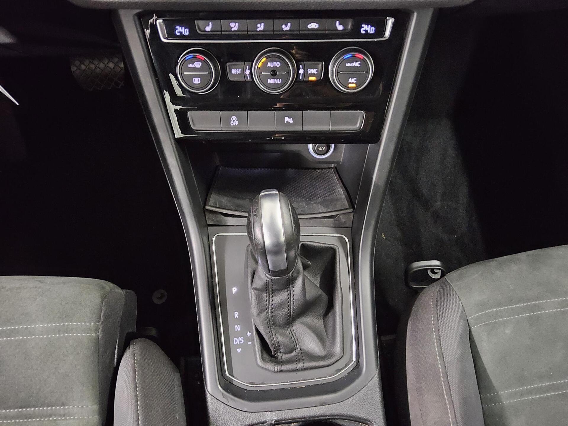 Volkswagen Touran 2.0 TDI Comf. Navi LED PDC SHZ ACC AHK 6