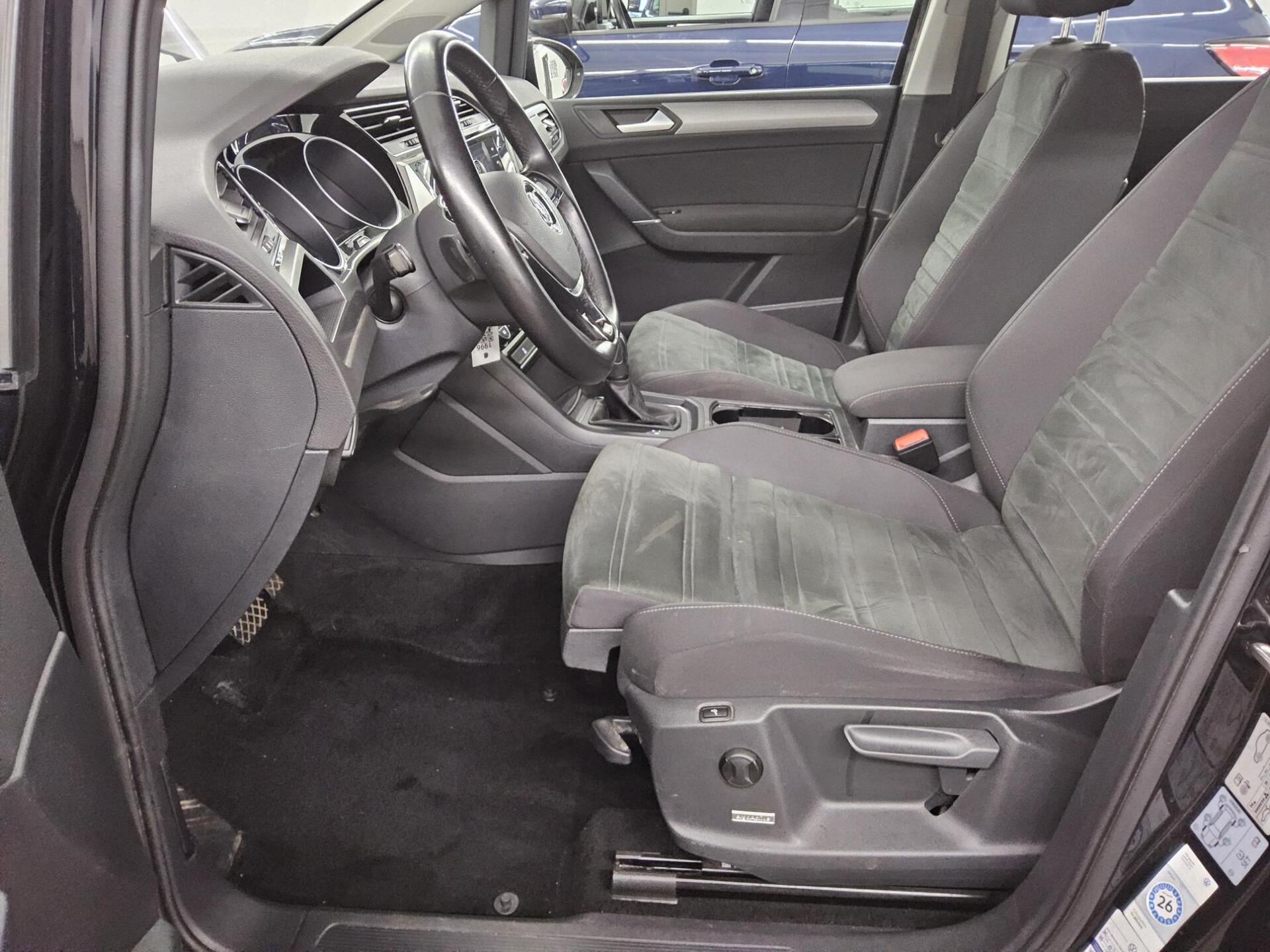 Volkswagen Touran 2.0 TDI Comf. Navi LED PDC SHZ ACC AHK 8