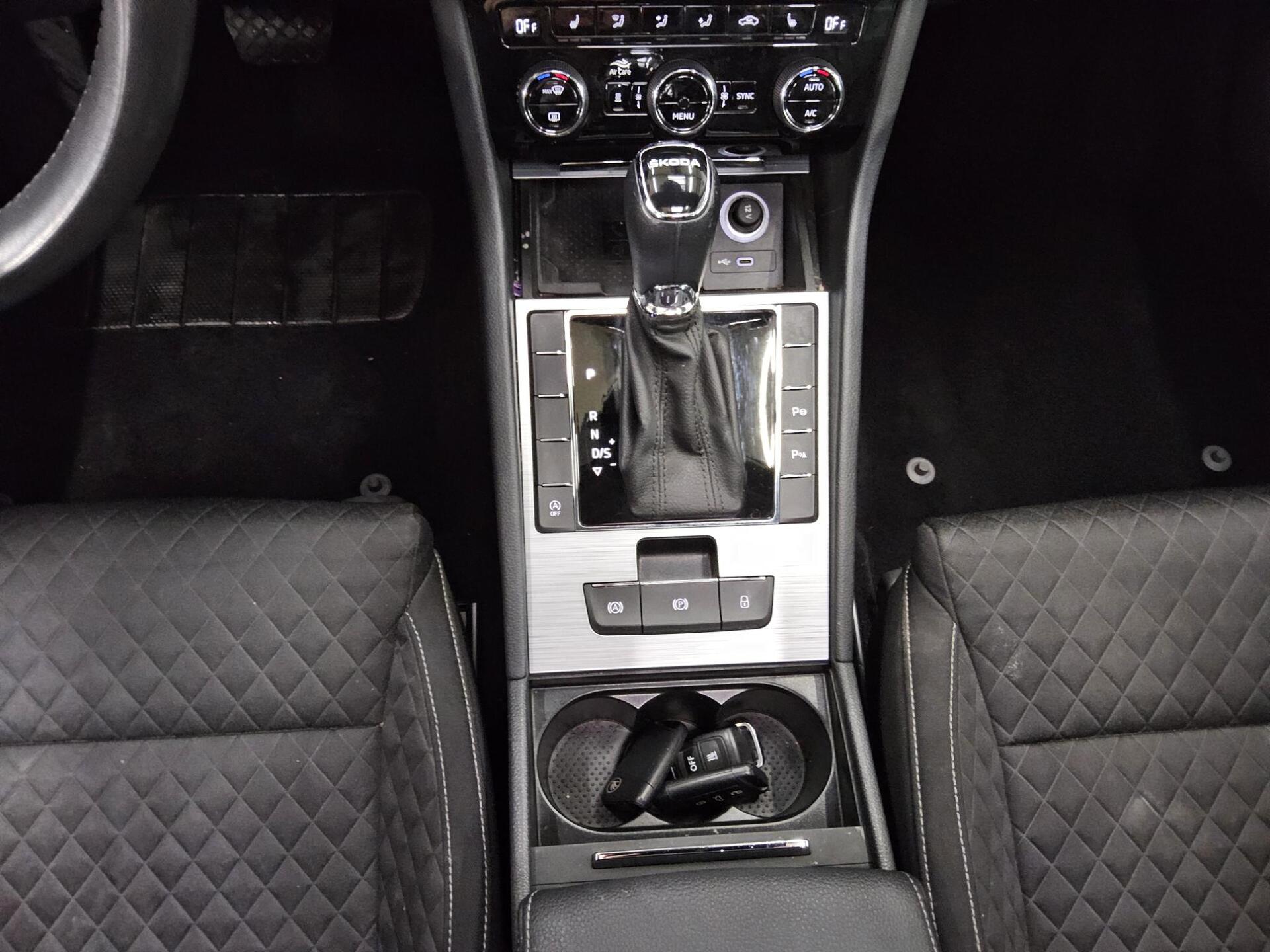 Skoda Superb Kombi 1.5 TSI Ambition Navi vc Pano AHK 6